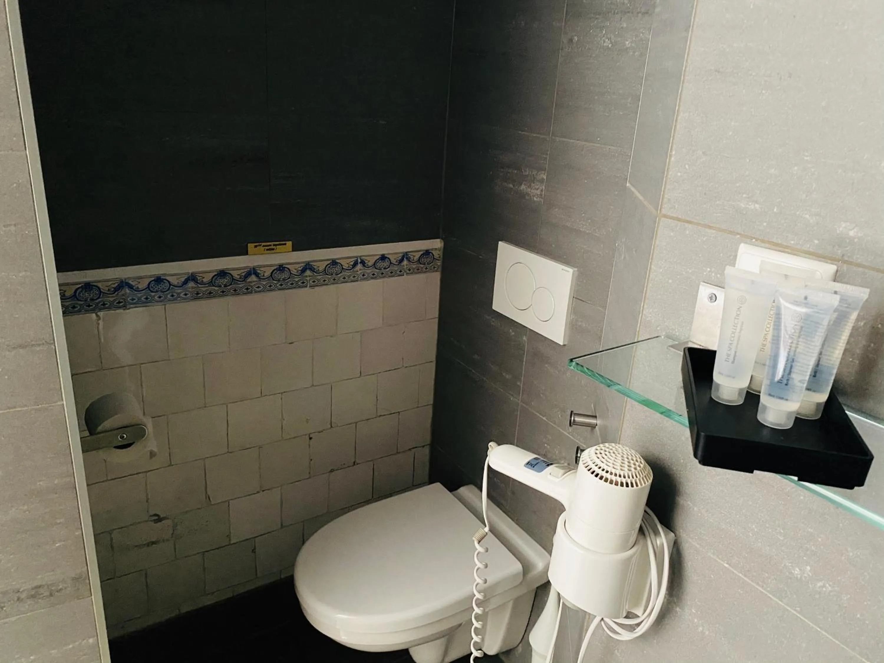 Toilet in Hotel de Prince