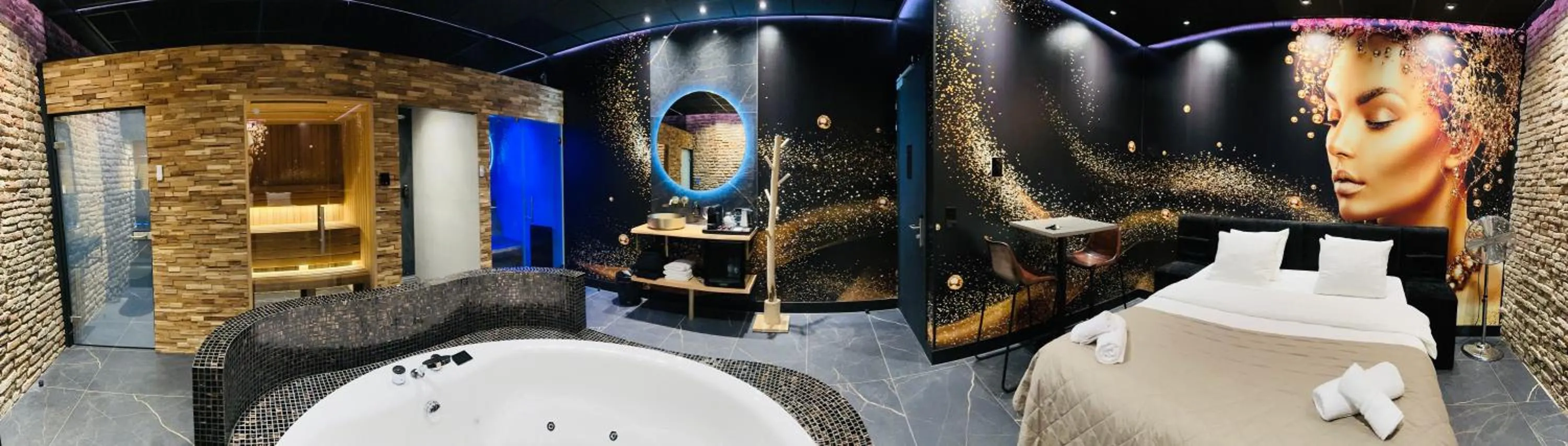 Photo of the whole room in Hotel de Prince