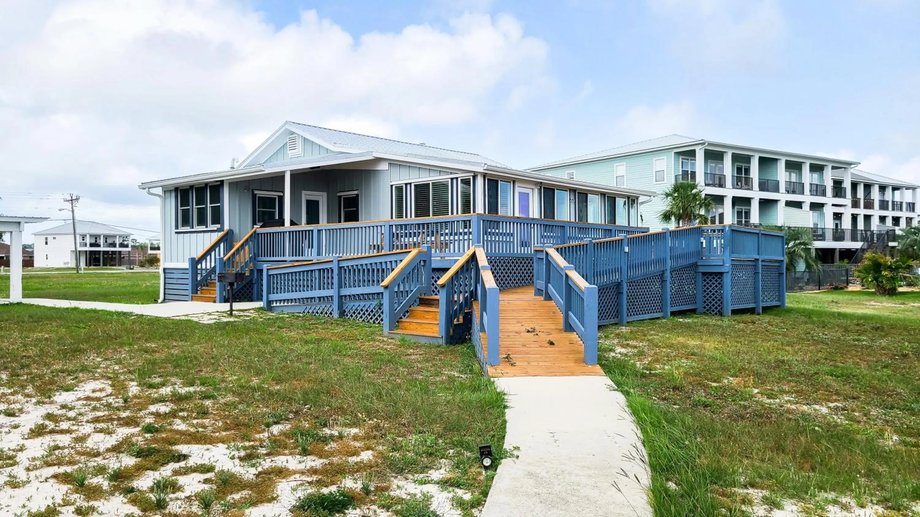 Property building in Recently Updated Home w/ Private Pier/Boat Slip