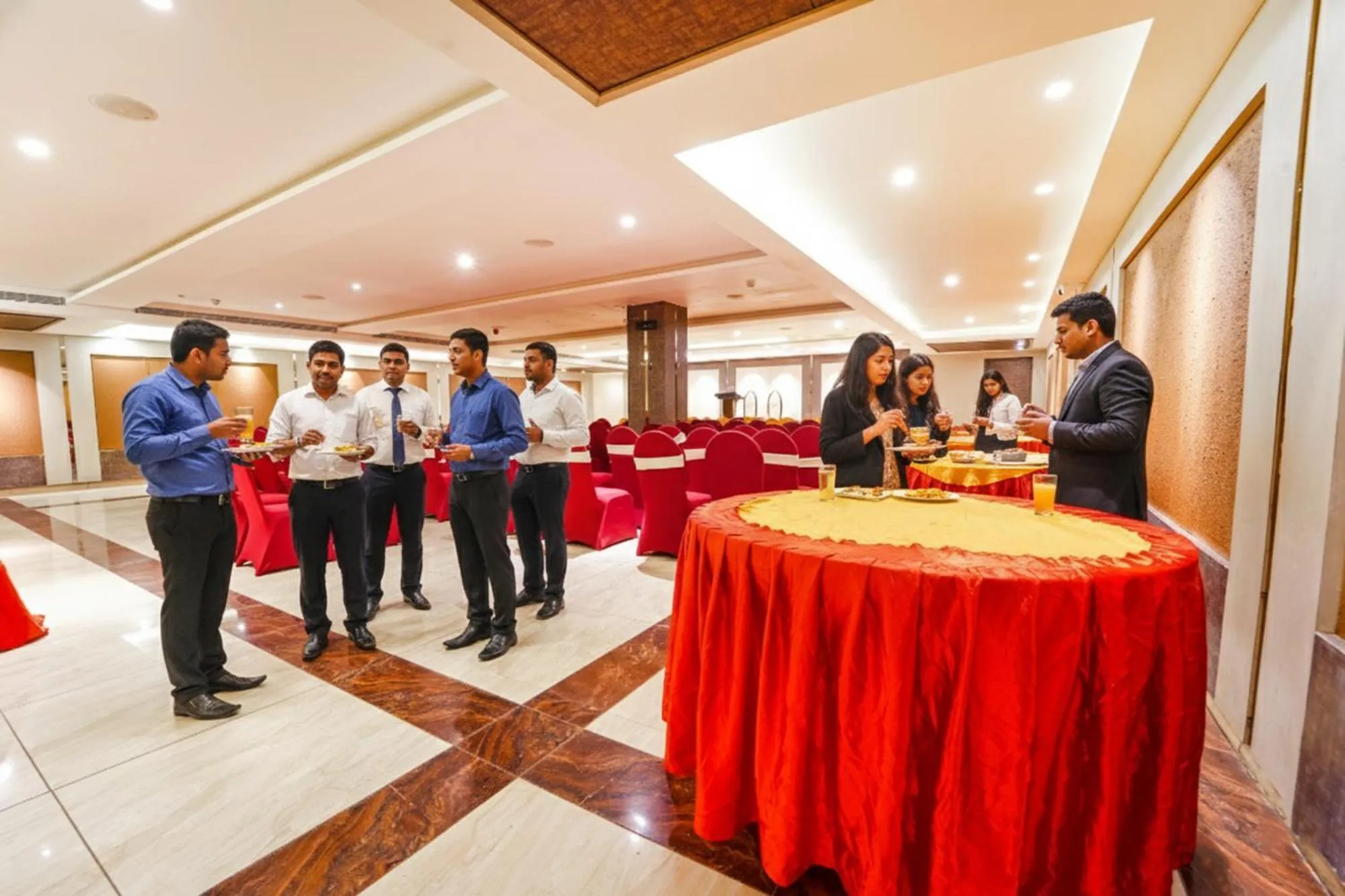 Restaurant/places to eat in Oriva Nestlay Rooms Ramnad