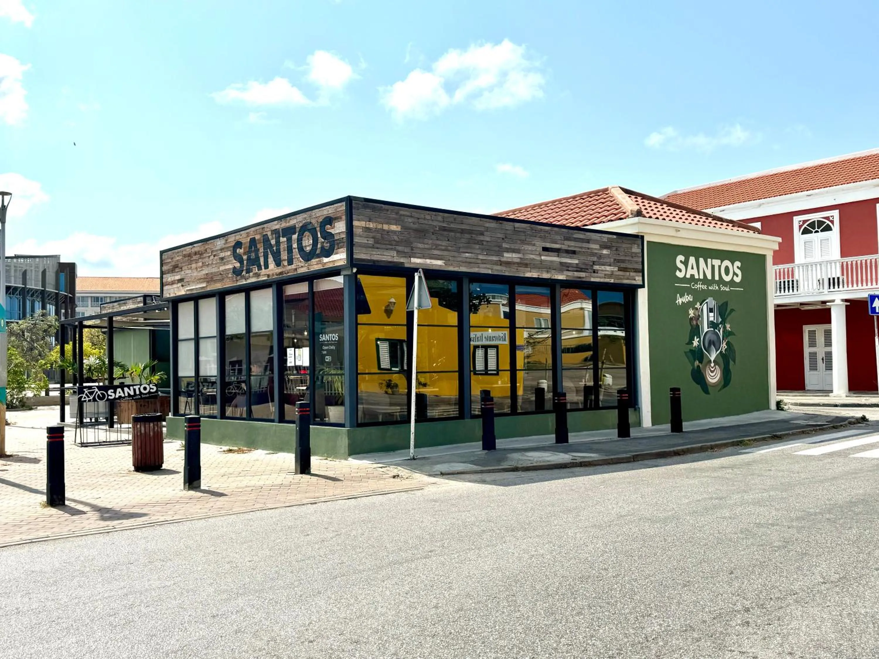 Restaurant/places to eat in Central Boutique Hotel