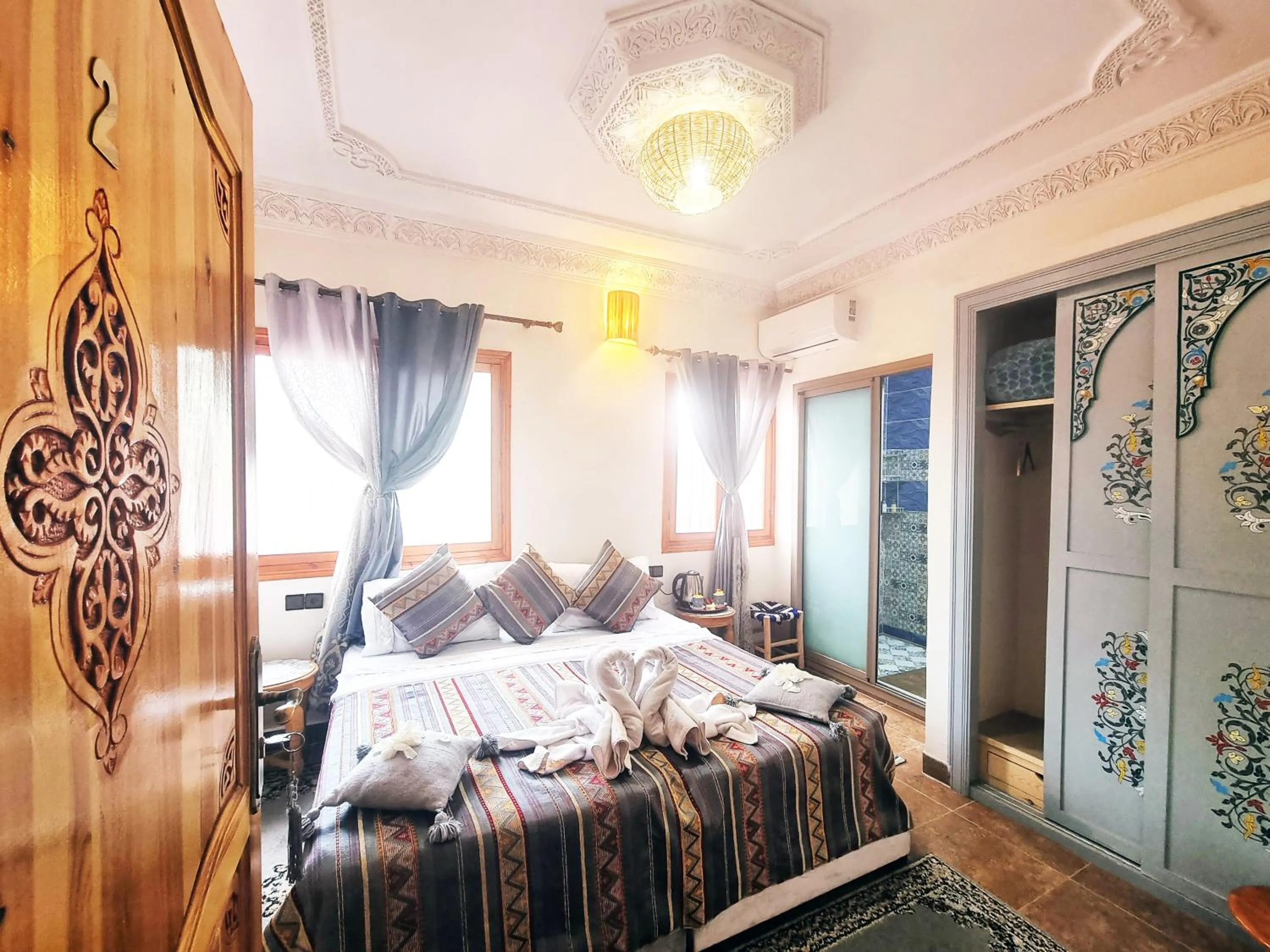 Bed in Hôtel Villa des étoiles