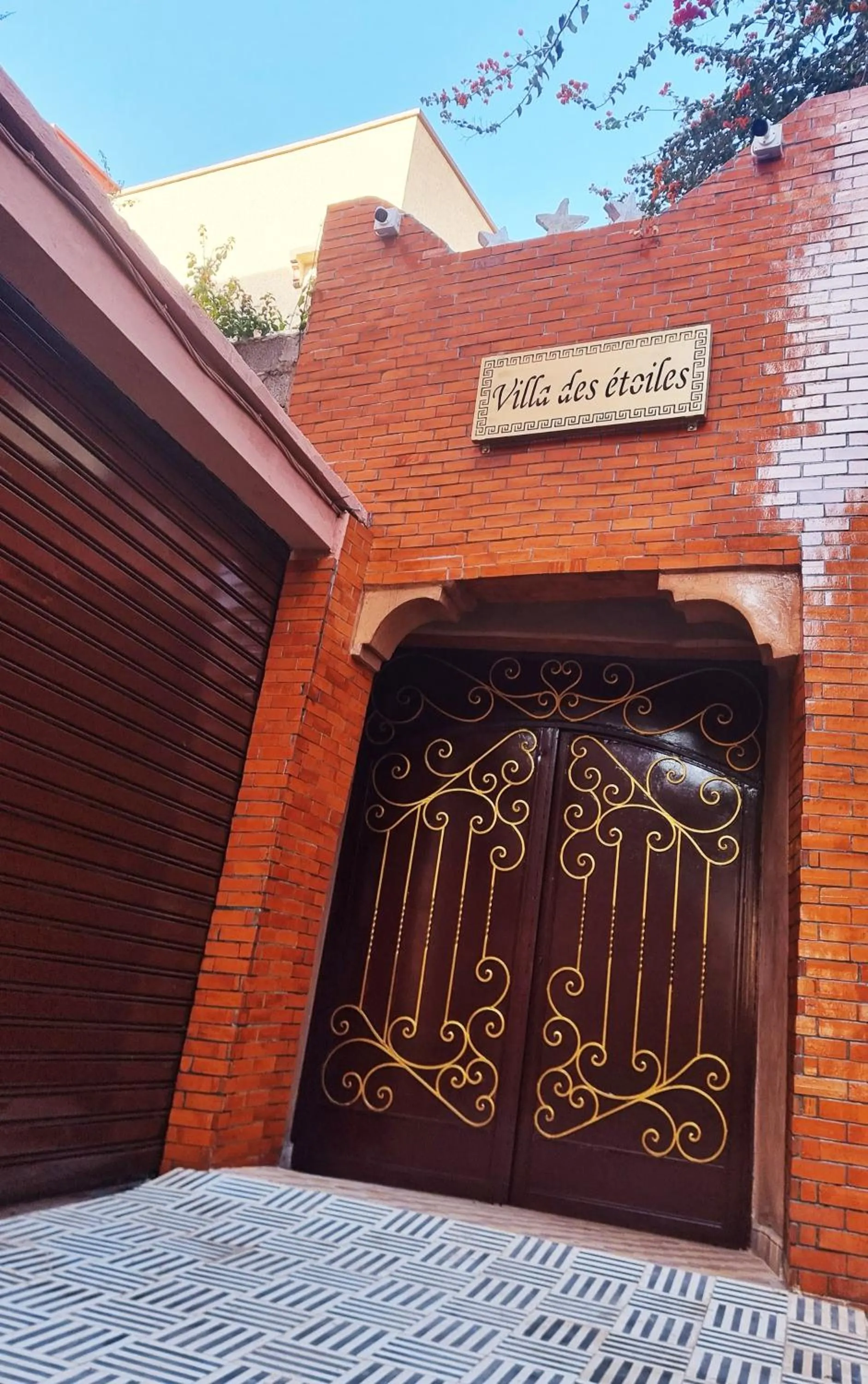 Property building in Hôtel Villa des étoiles