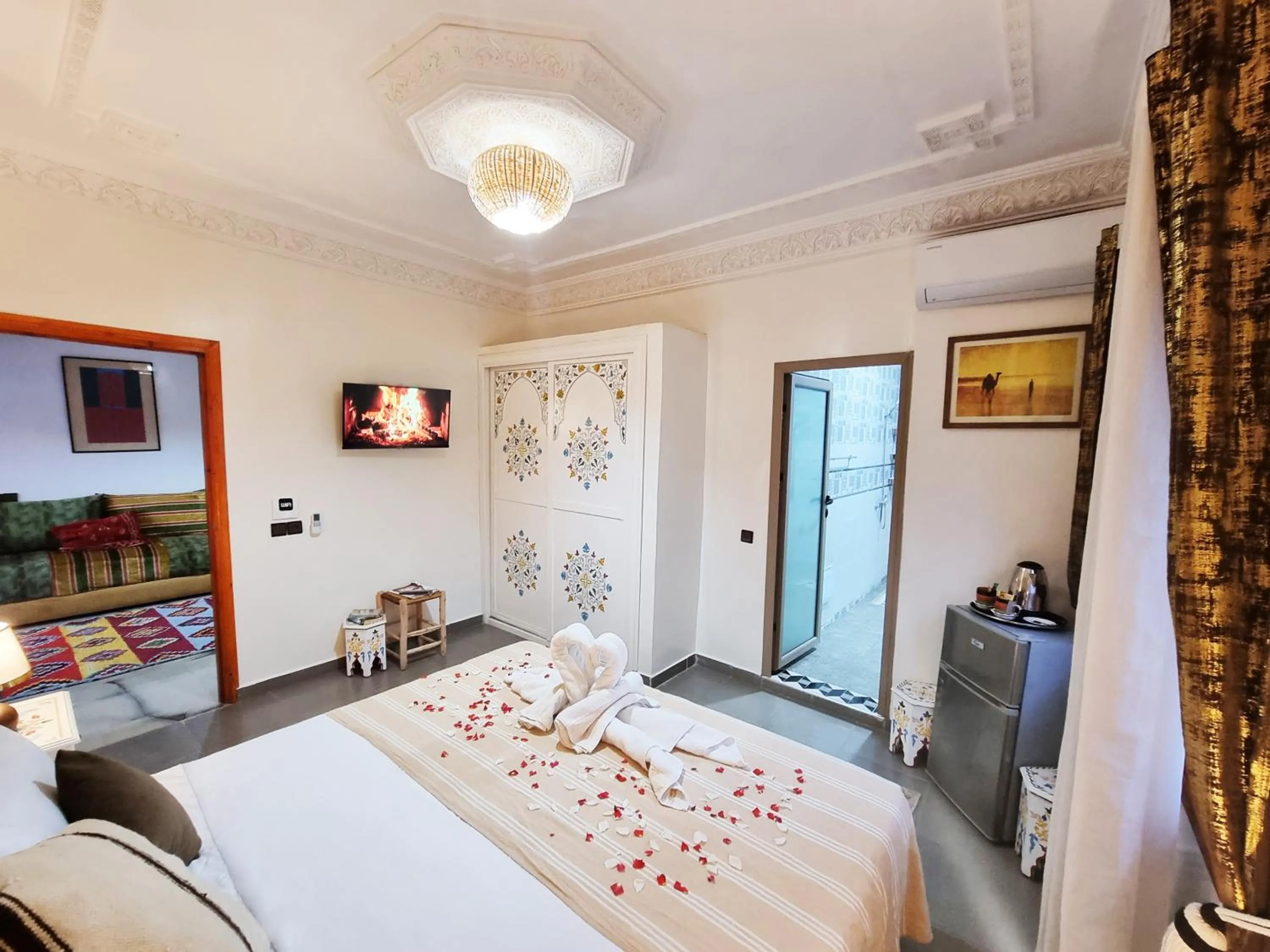 Patio, Bed in Hôtel Villa des étoiles