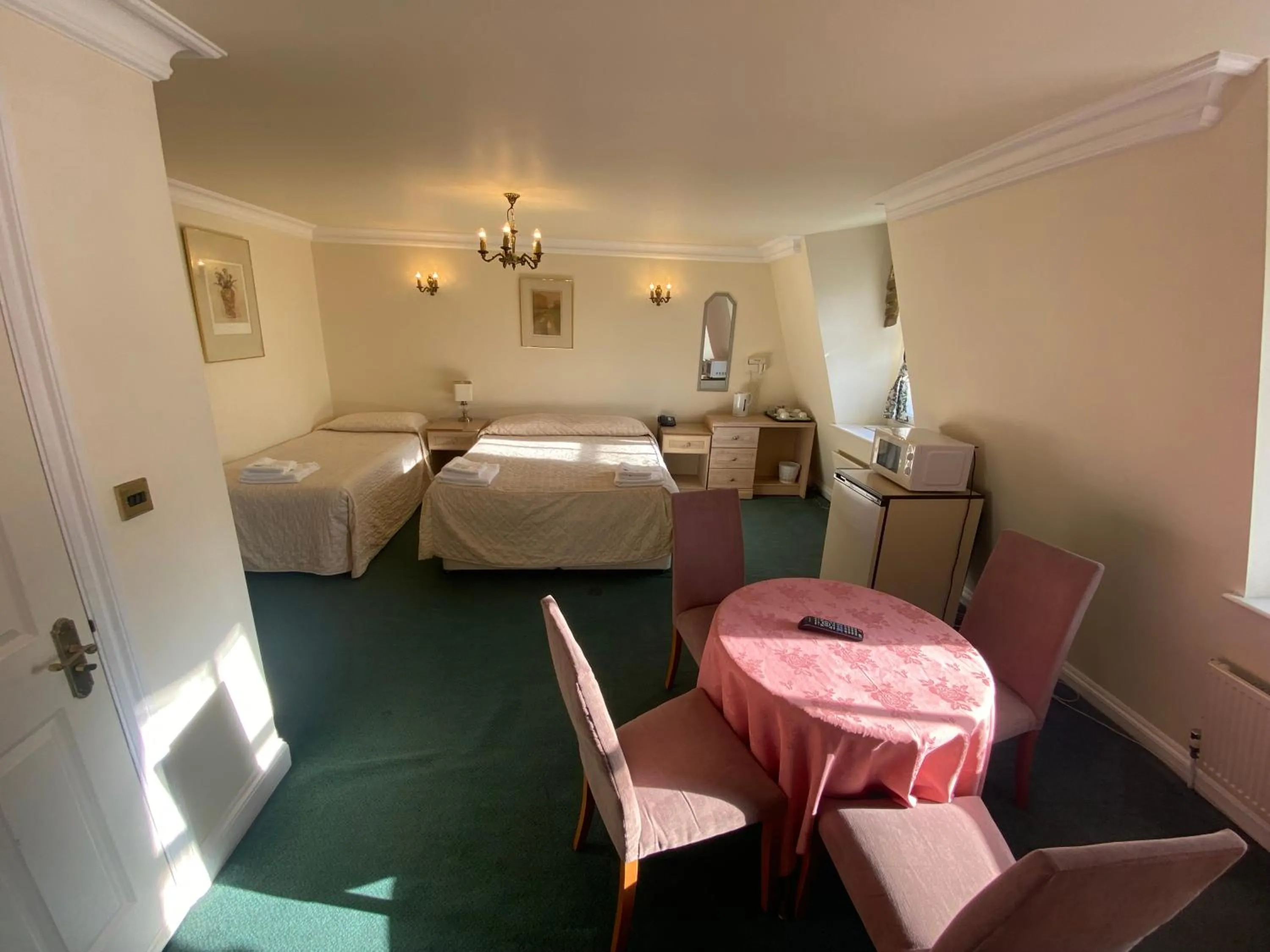 Bed in The Brompton Hotel