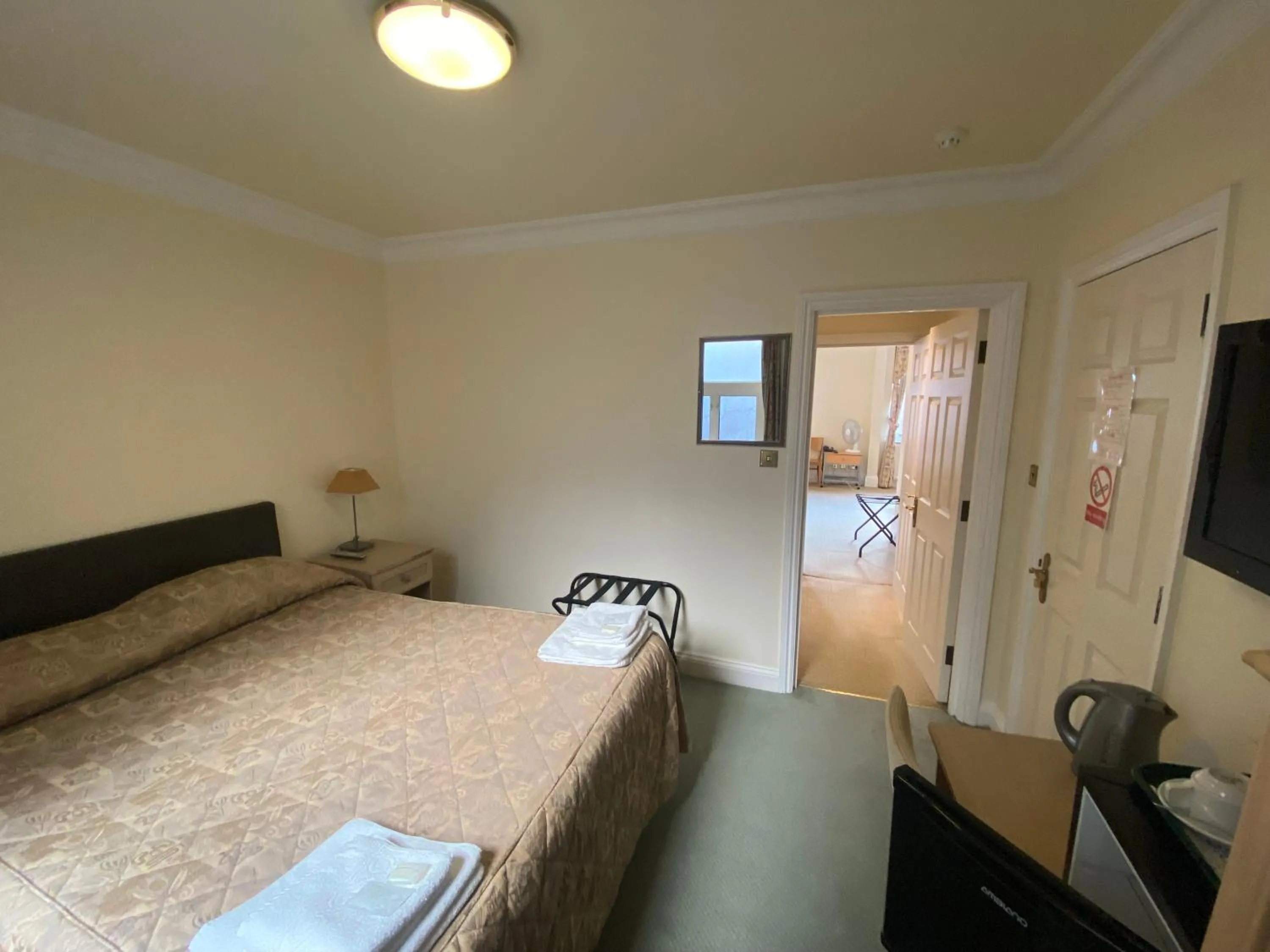 Bed in The Brompton Hotel