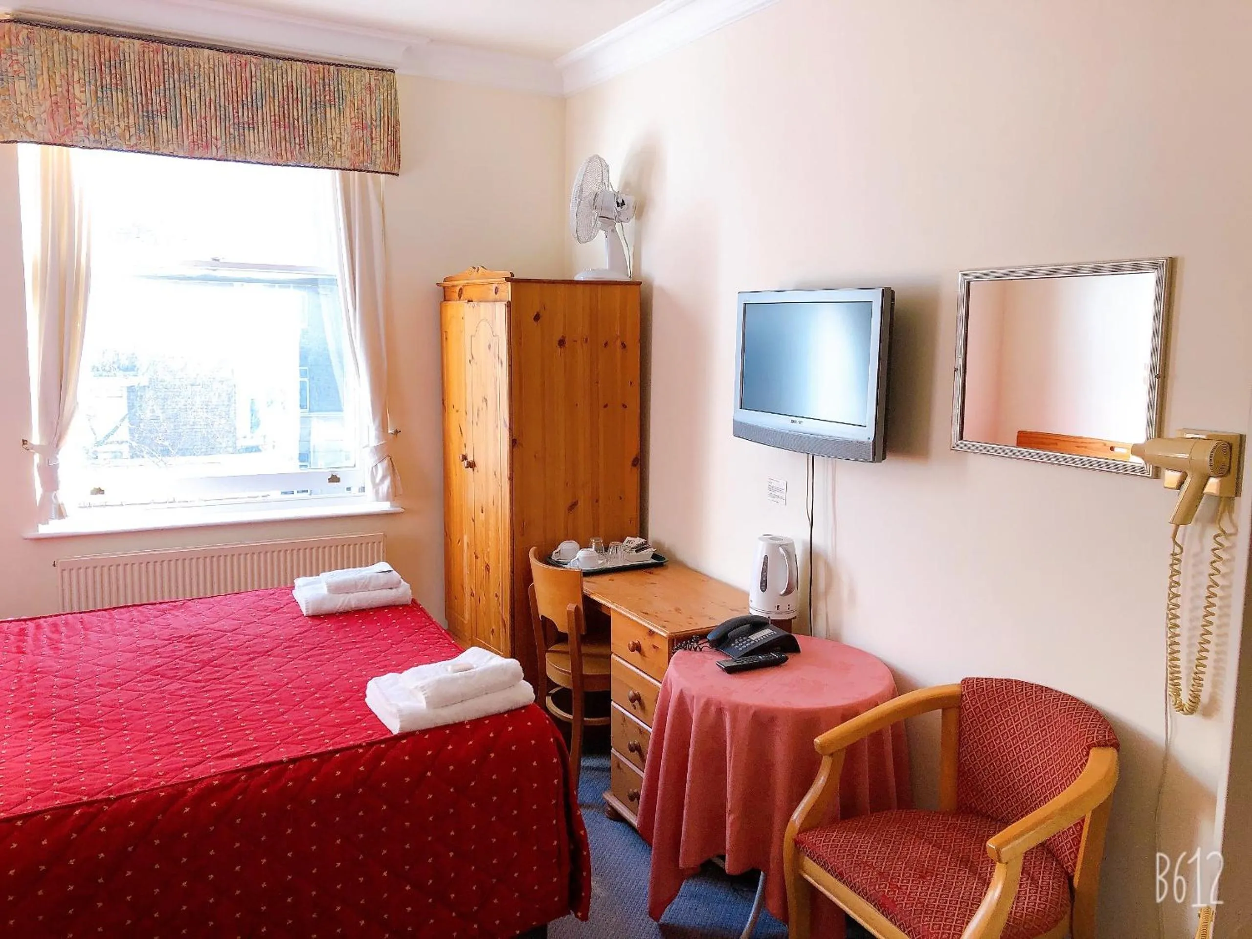 Bed in The Brompton Hotel