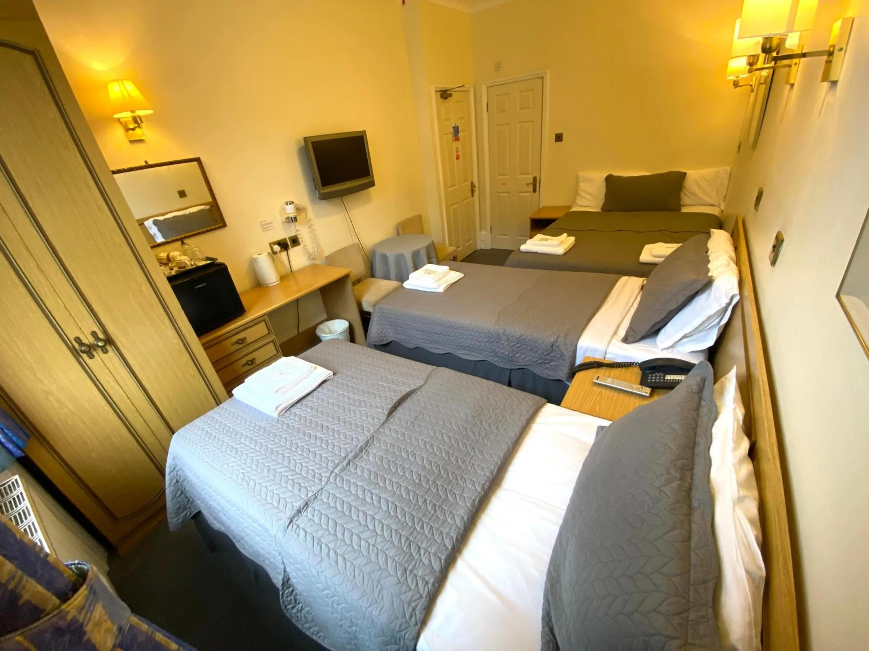 Bed in The Brompton Hotel