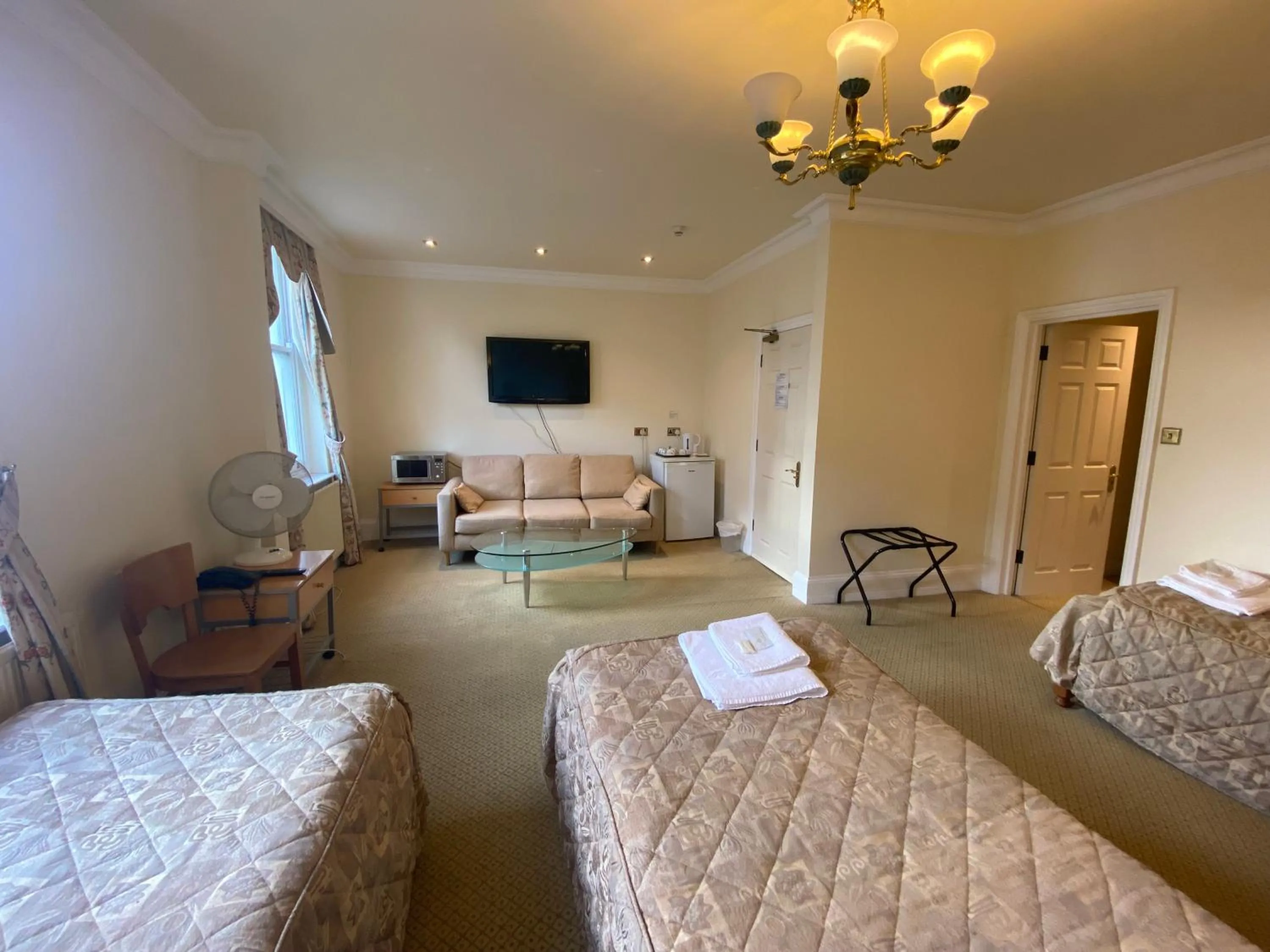 Bed in The Brompton Hotel