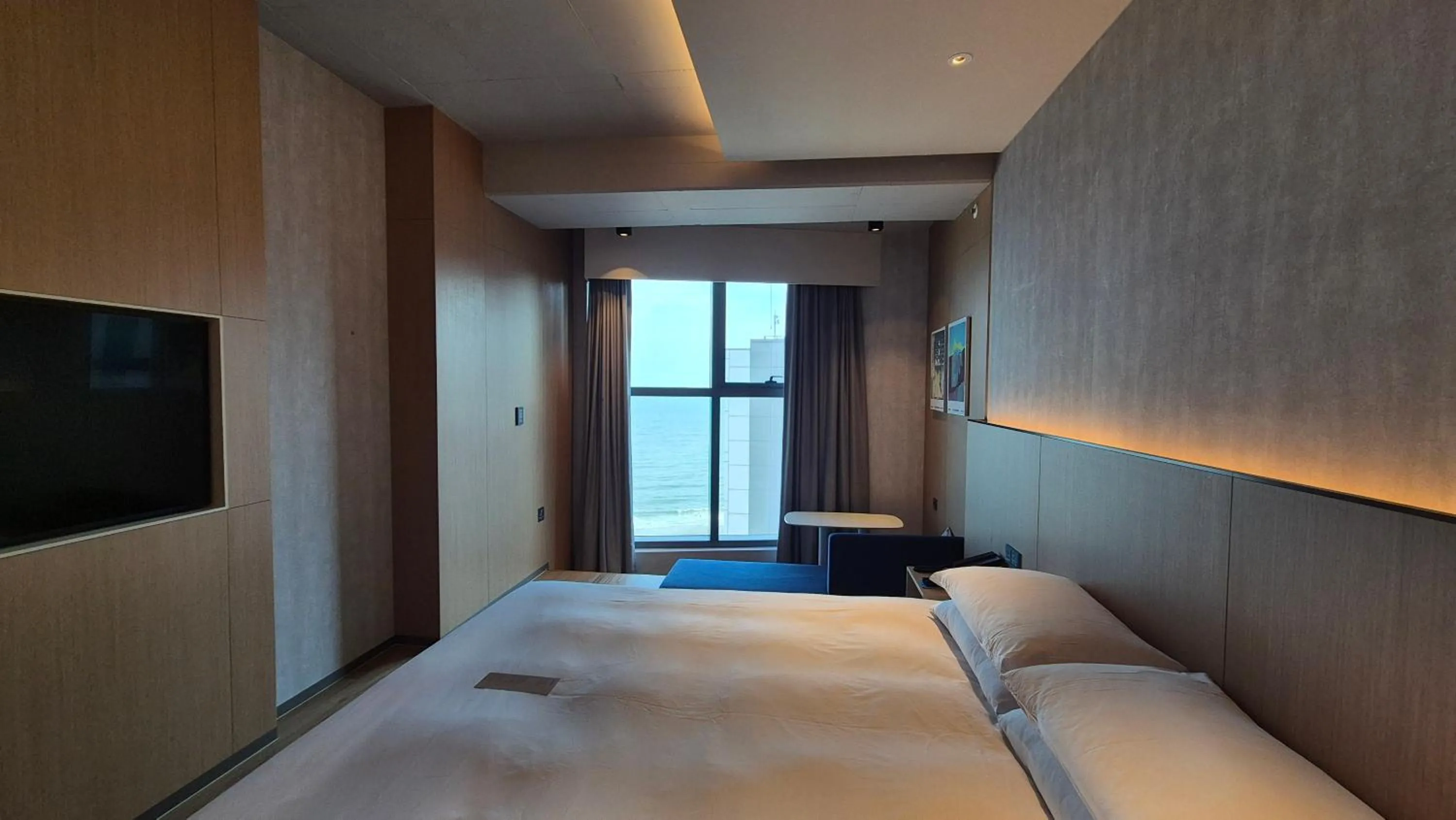 Bed in L7 HAEUNDAE by LOTTE HOTELS
