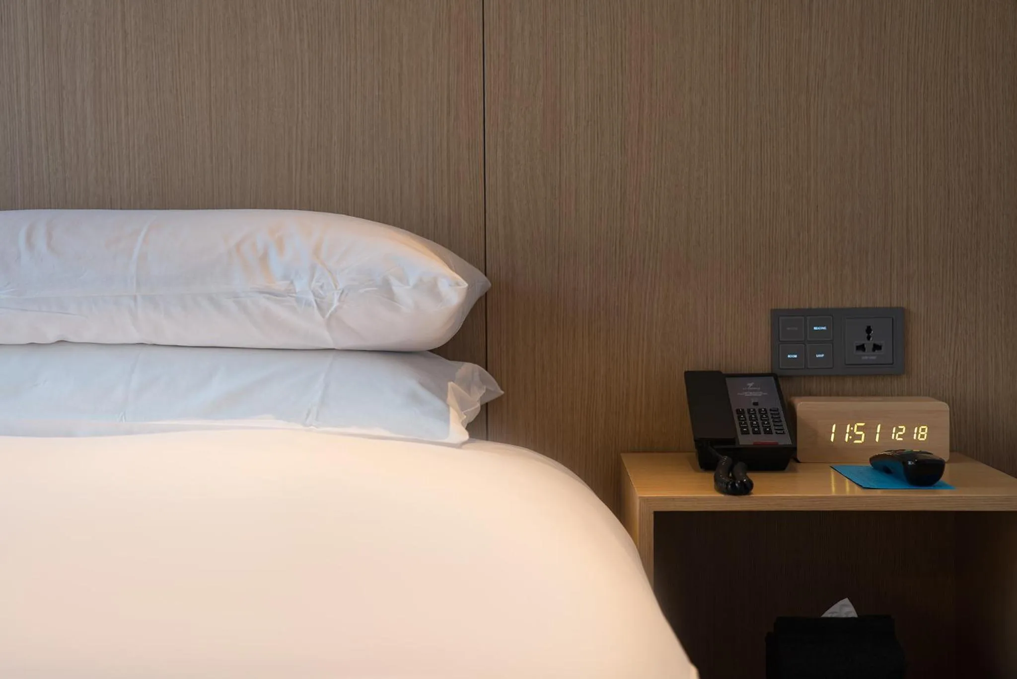 Bed in L7 HAEUNDAE by LOTTE HOTELS