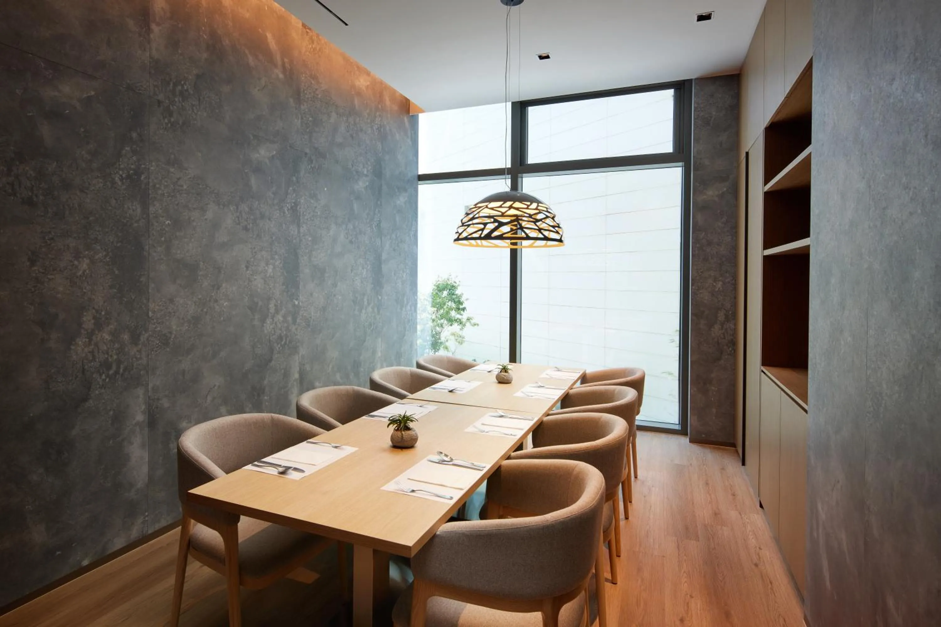 Dining area in L7 HAEUNDAE by LOTTE HOTELS