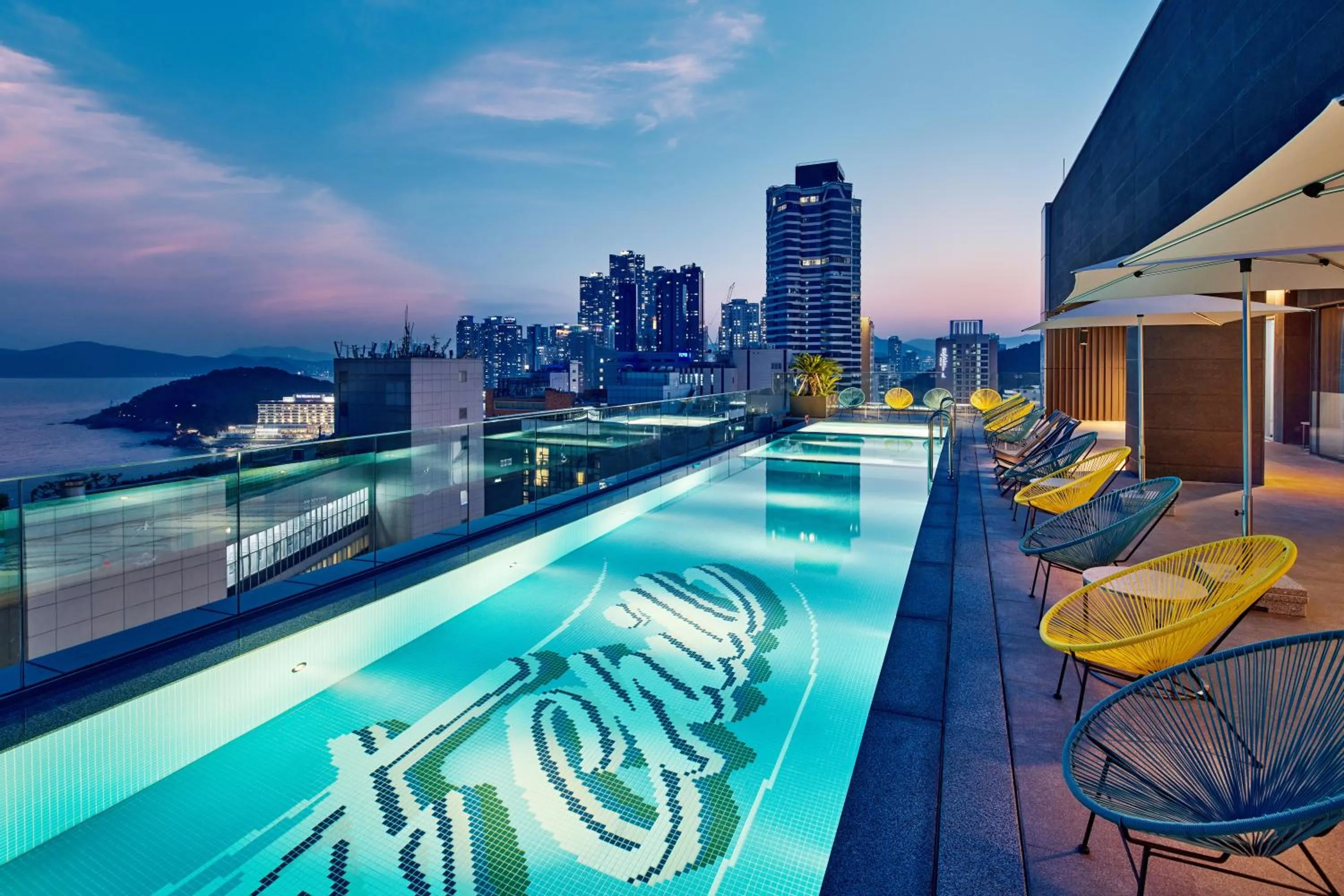 Swimming pool in L7 HAEUNDAE by LOTTE HOTELS