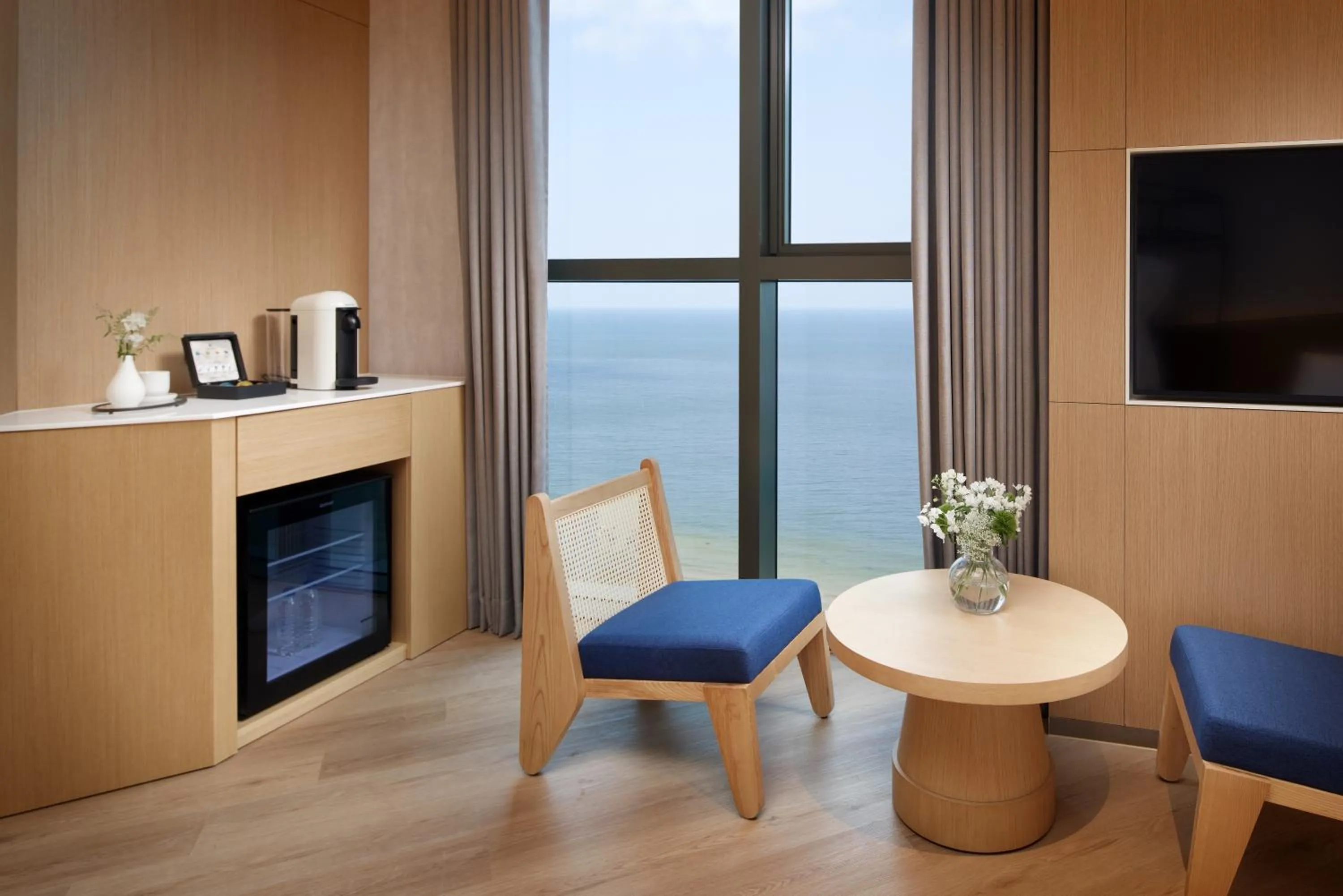 TV and multimedia in L7 HAEUNDAE by LOTTE HOTELS