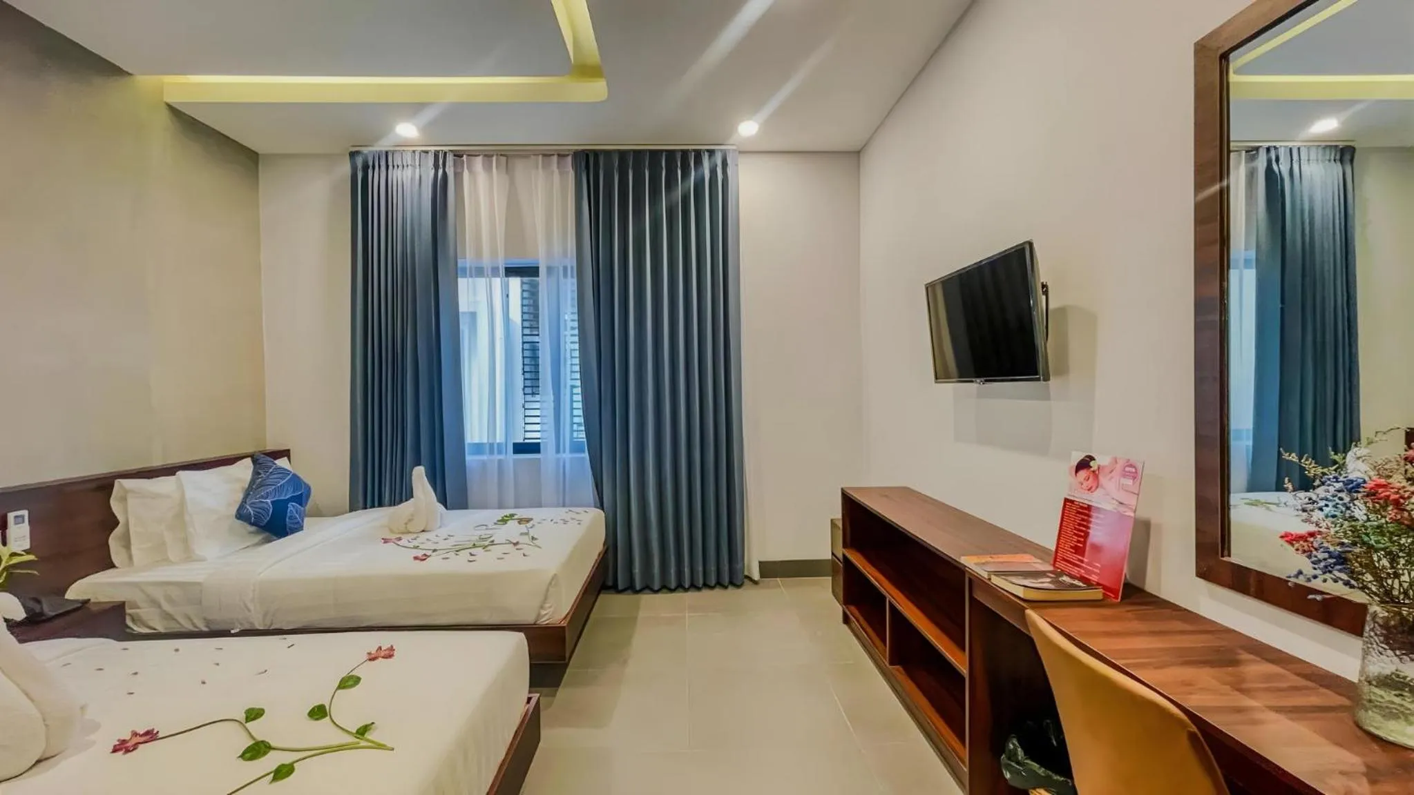 View (from property/room), Bed in The Luxury