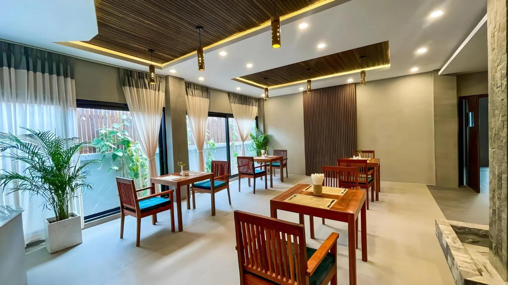 Restaurant/places to eat in The Luxury