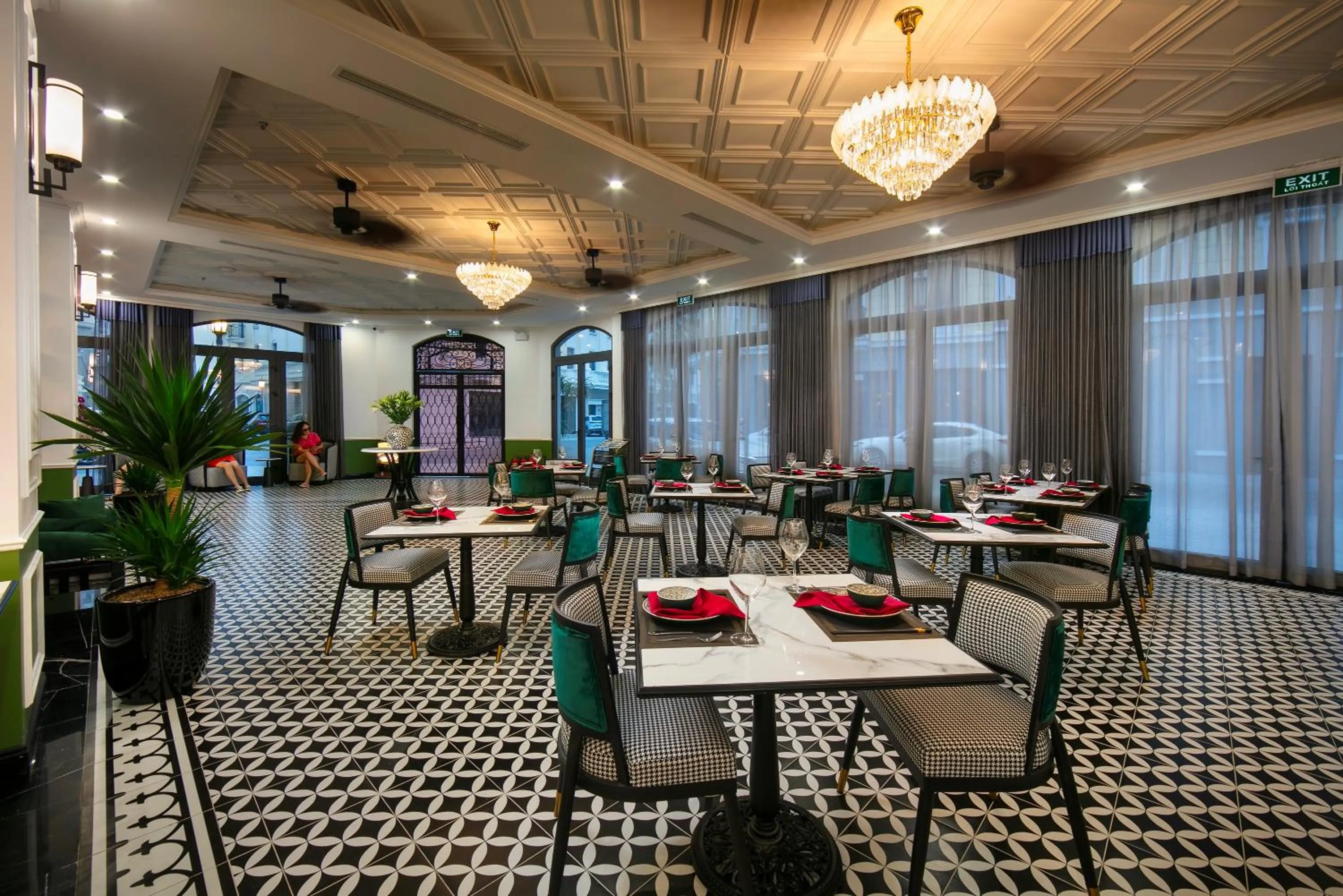 Restaurant/places to eat in Elegant Boutique Hotel Ha Long