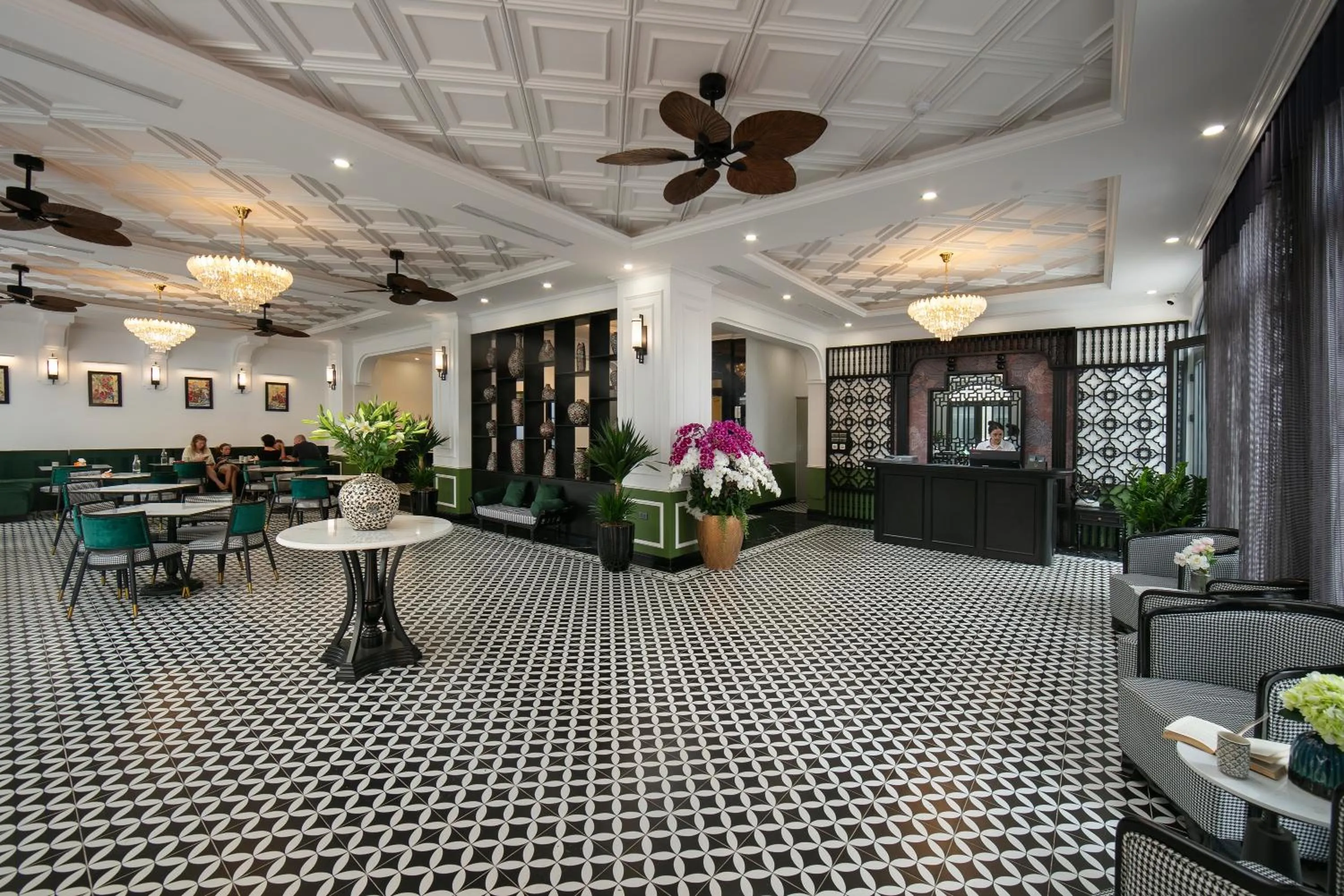 Lobby or reception in Elegant Boutique Hotel Ha Long