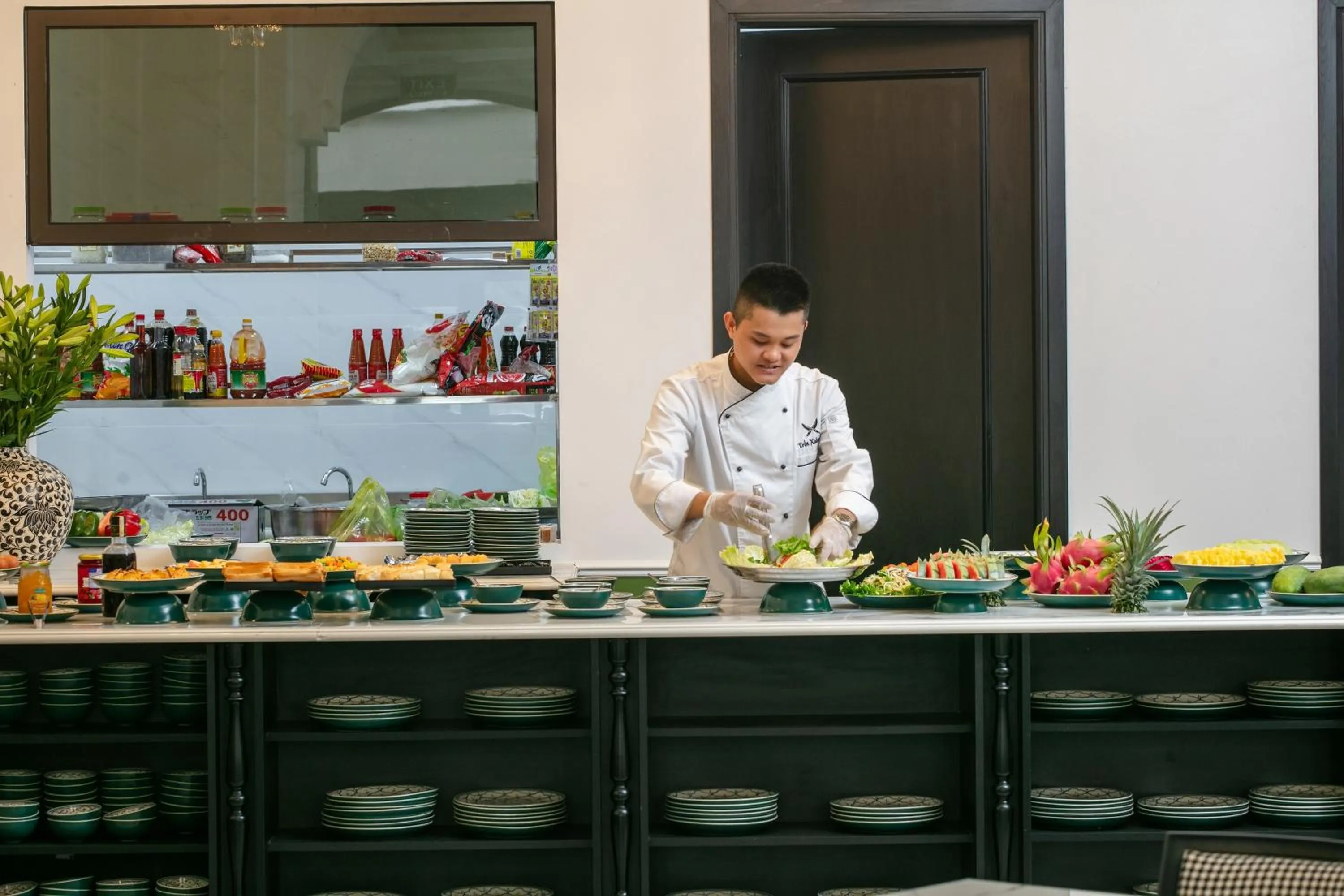 Restaurant/places to eat in Elegant Boutique Hotel Ha Long