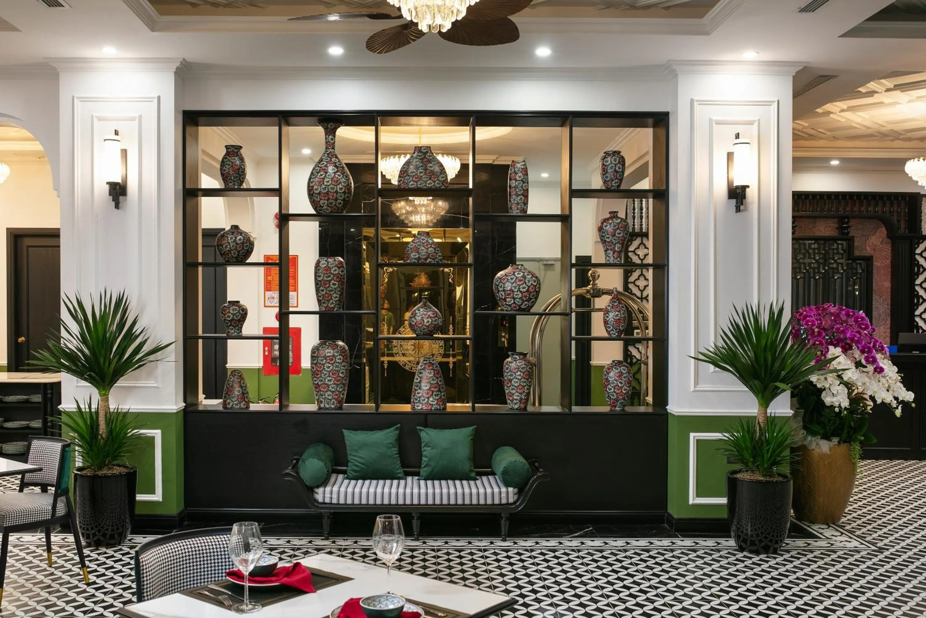 Lobby or reception in Elegant Boutique Hotel Ha Long