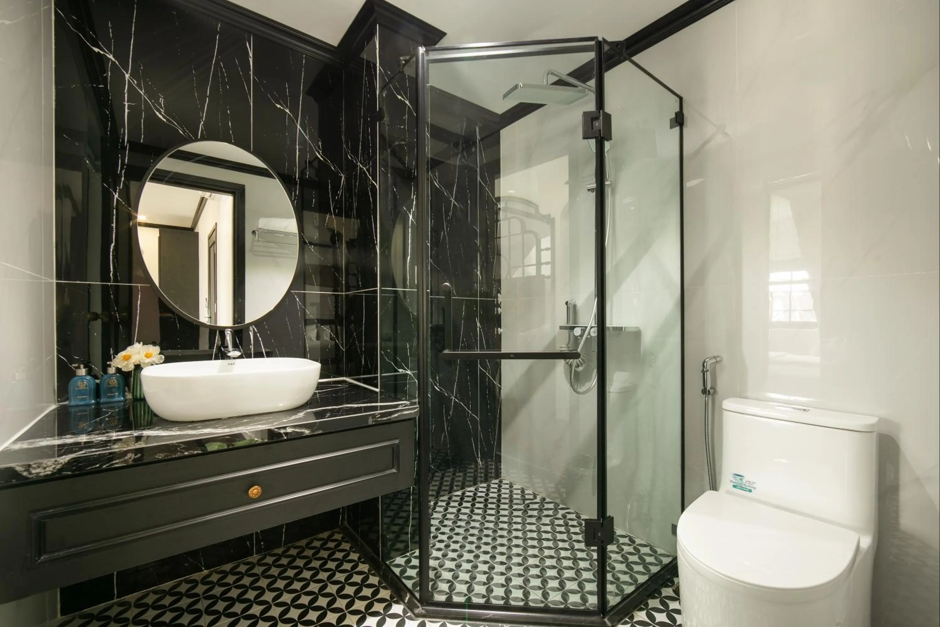 Shower in Elegant Boutique Hotel Ha Long