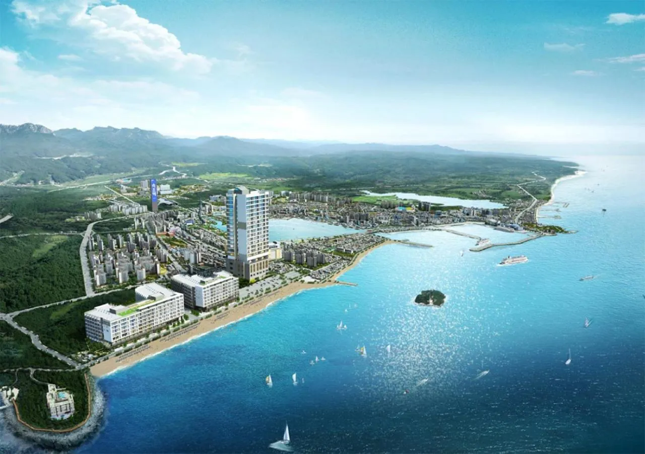 Property building in Sokcho Chonpines Beach Hotel