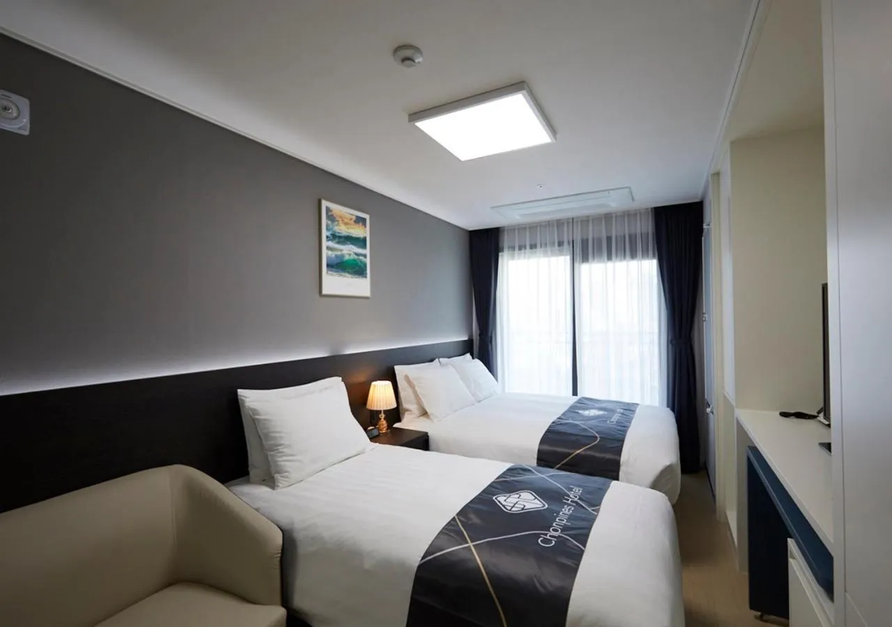 Bed in Sokcho Chonpines Beach Hotel