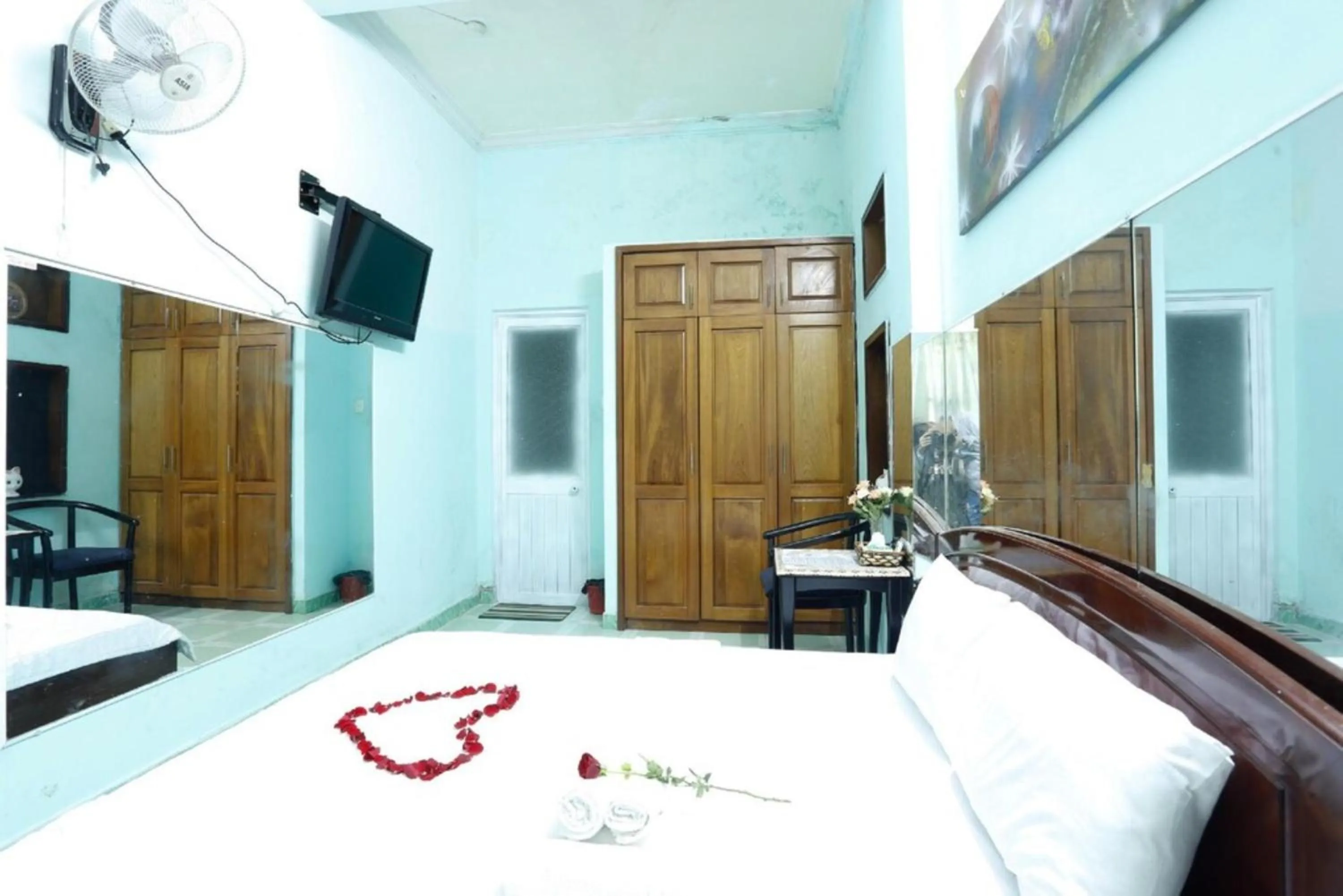 Bedroom, Bed in Hồng Lực Hotel HCM