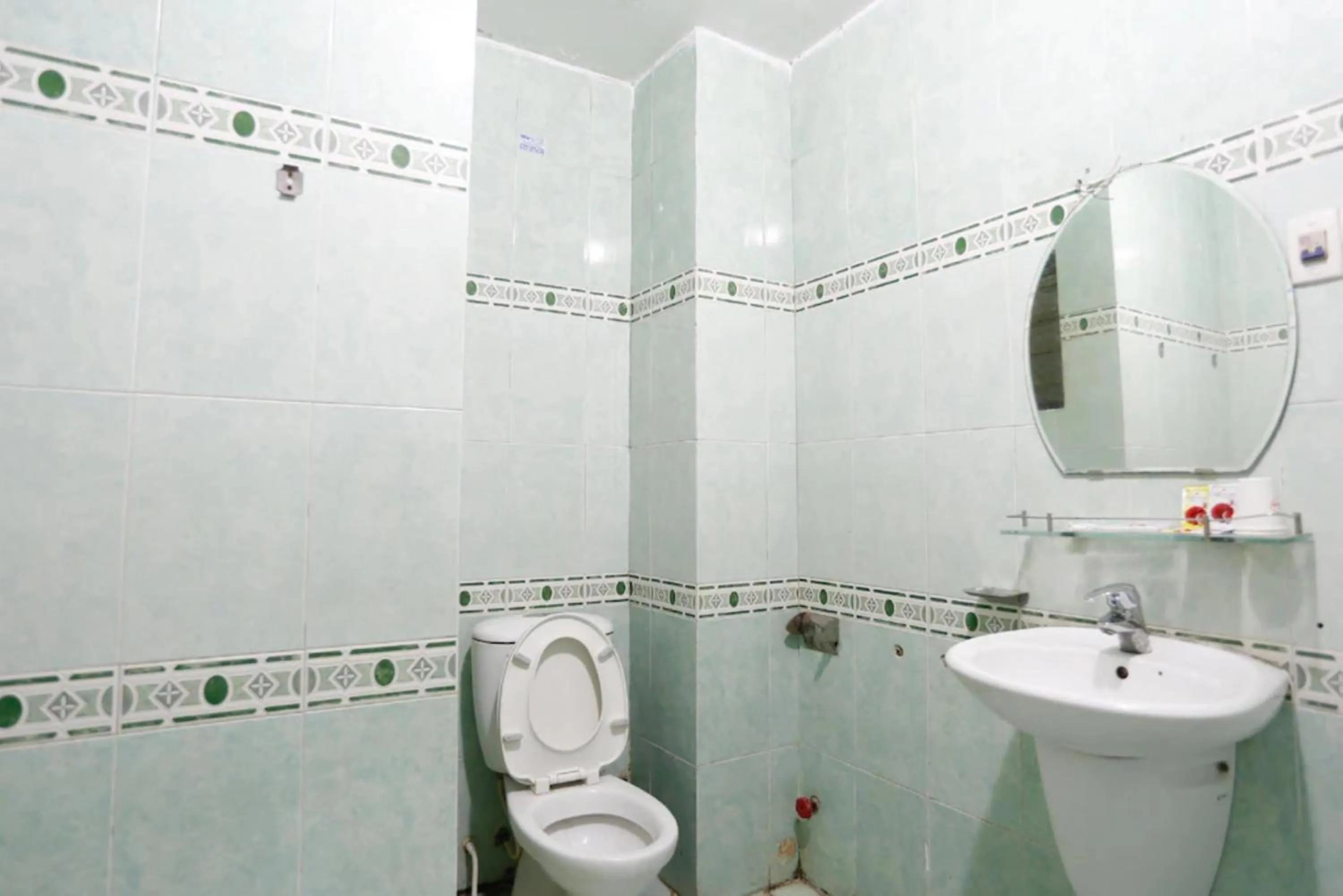 Bathroom in Hồng Lực Hotel HCM