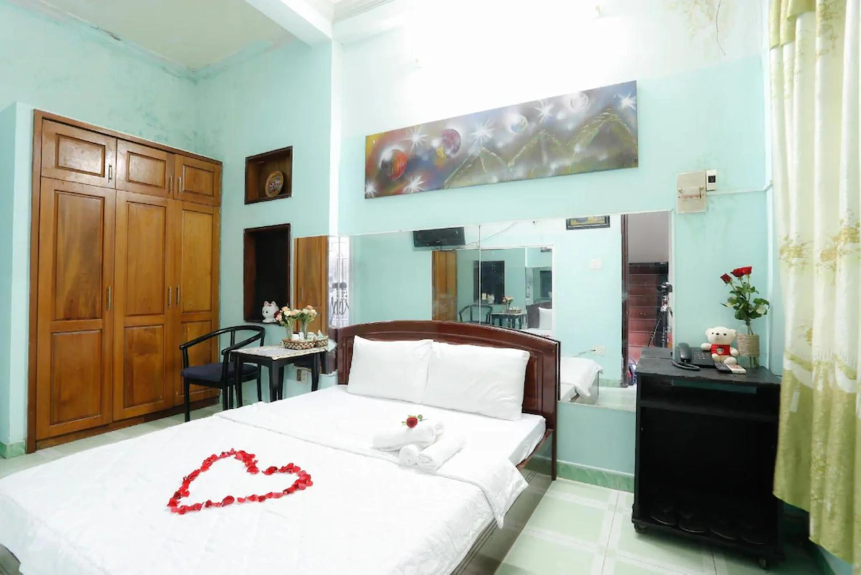 Bedroom, Bed in Hồng Lực Hotel HCM