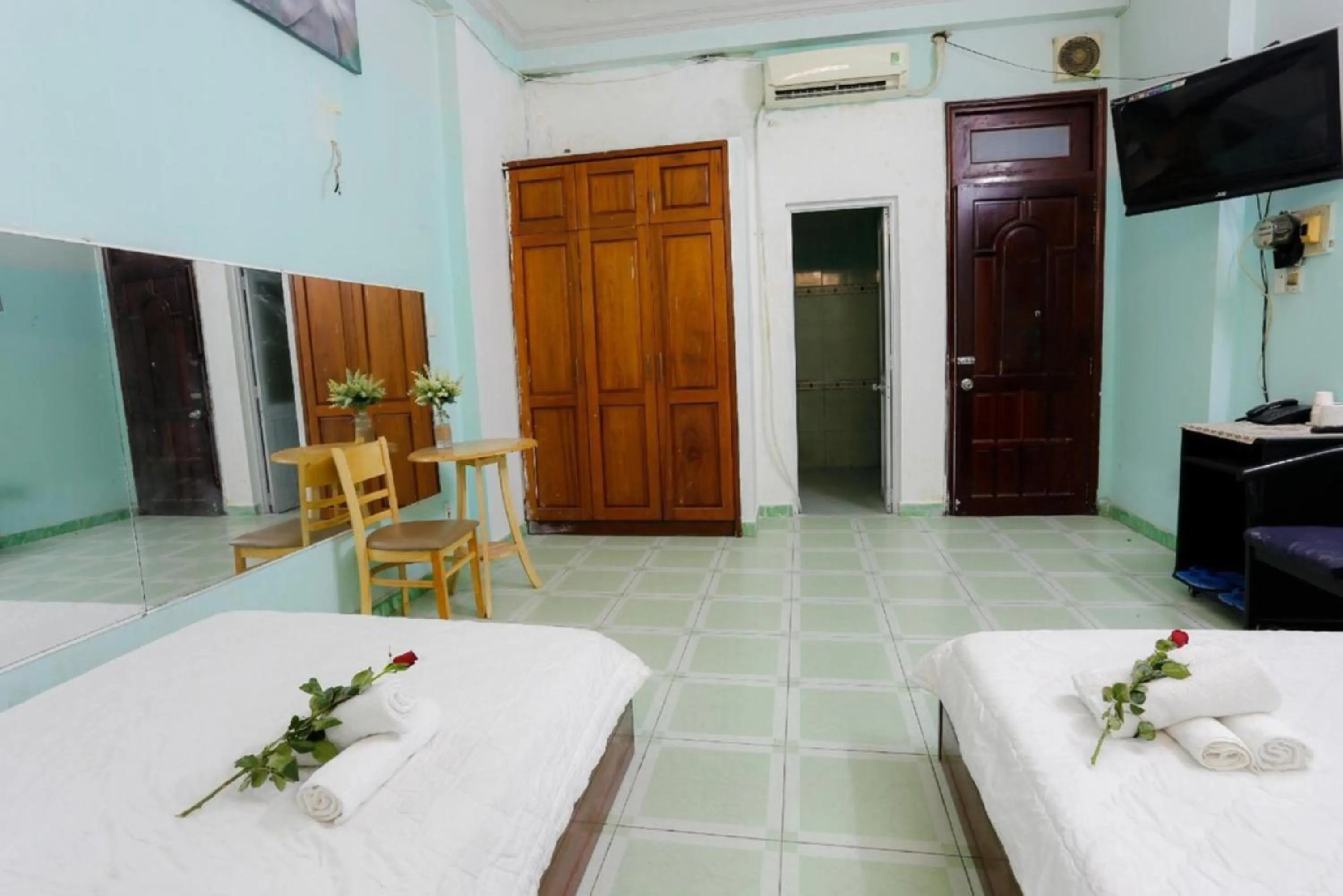 Bedroom, Bed in Hồng Lực Hotel HCM