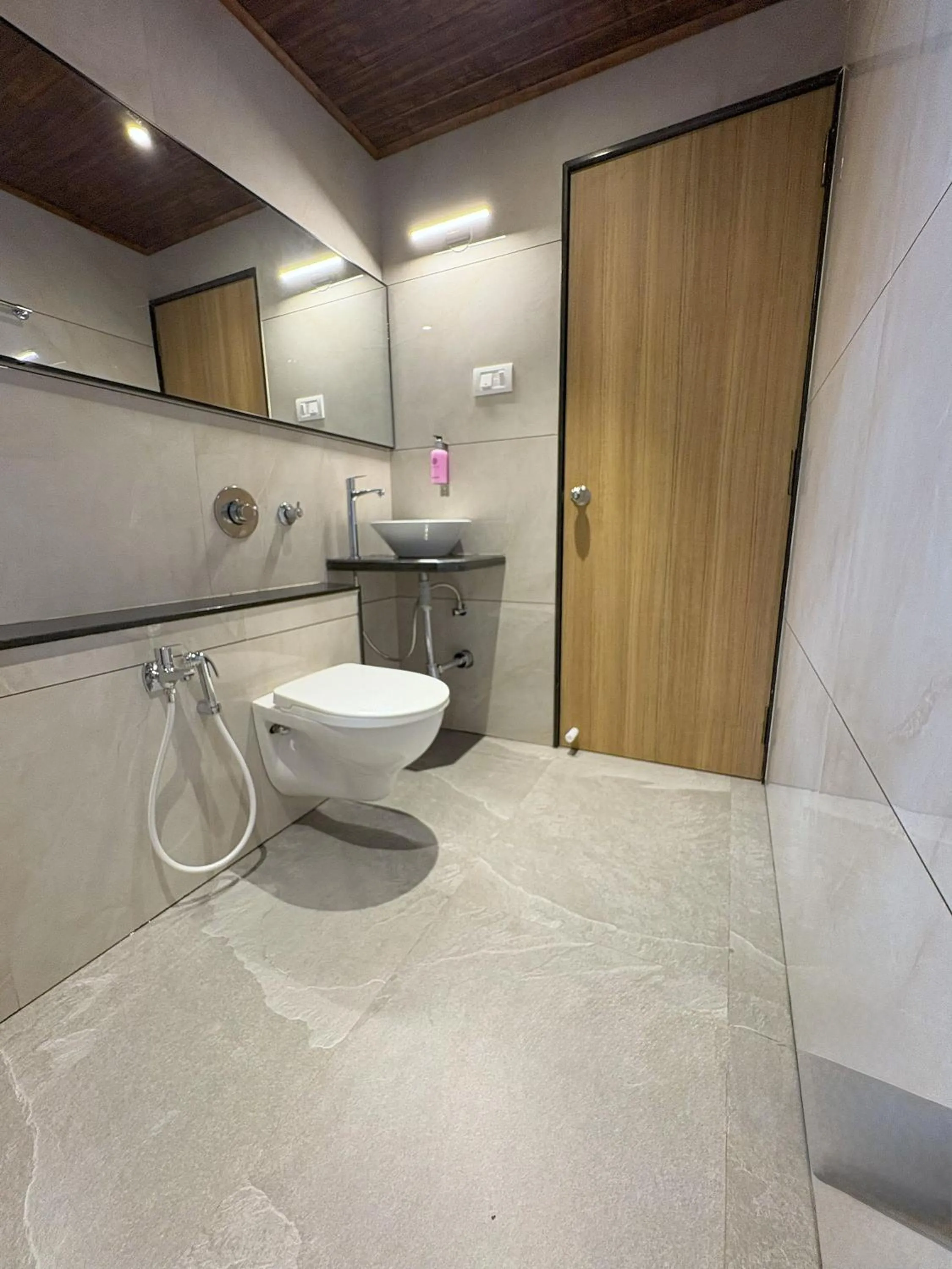 Toilet in Hotel Shoolin Grand