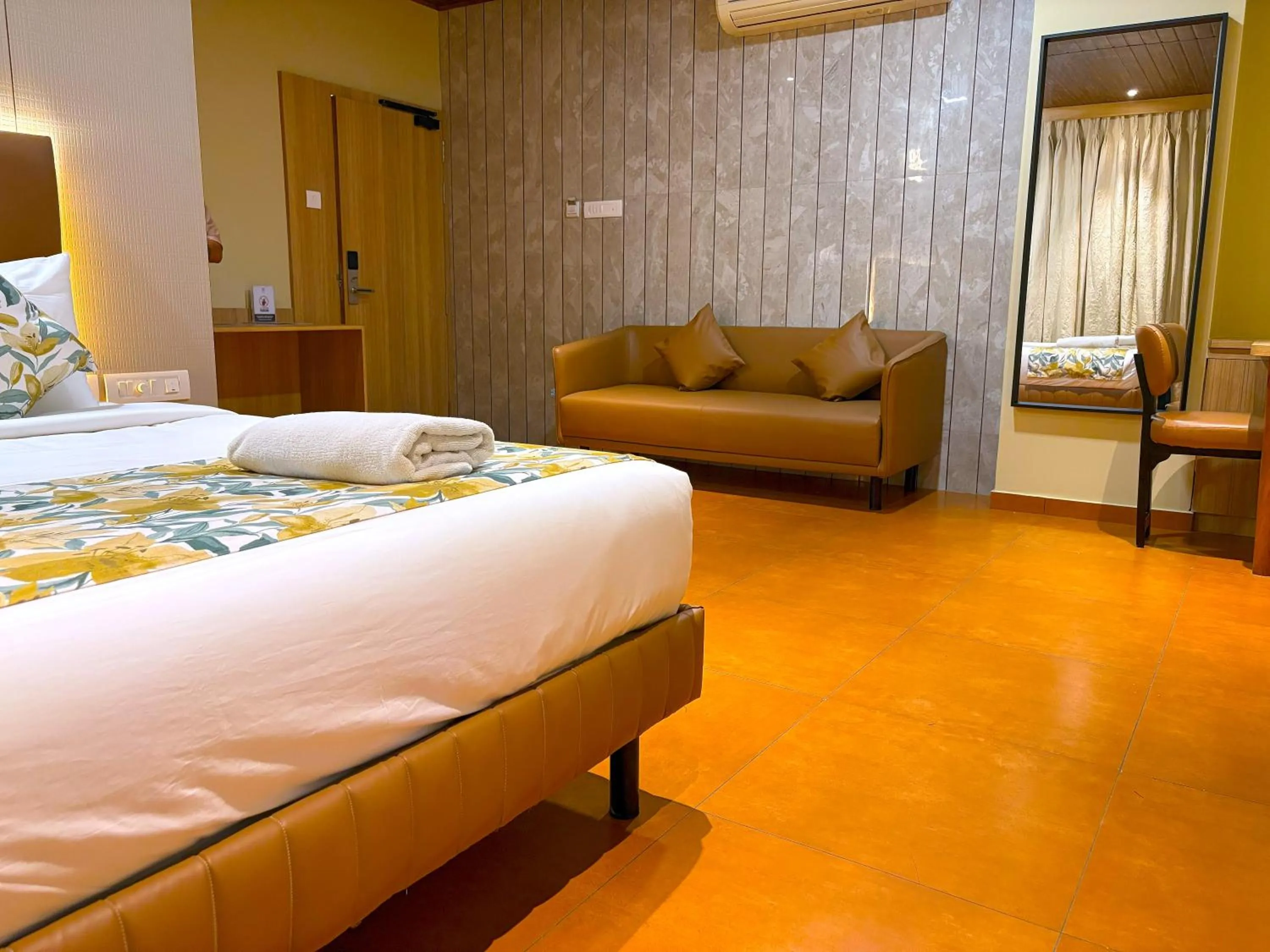 Bedroom, Bed in Hotel Shoolin Grand