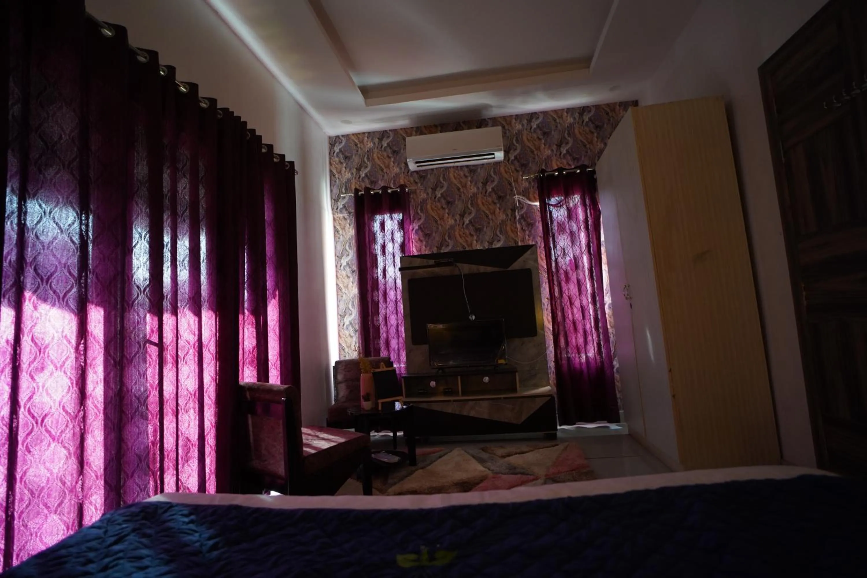 Communal lounge/ TV room in SAMALIA AGRO RESORT VRINDAVAN