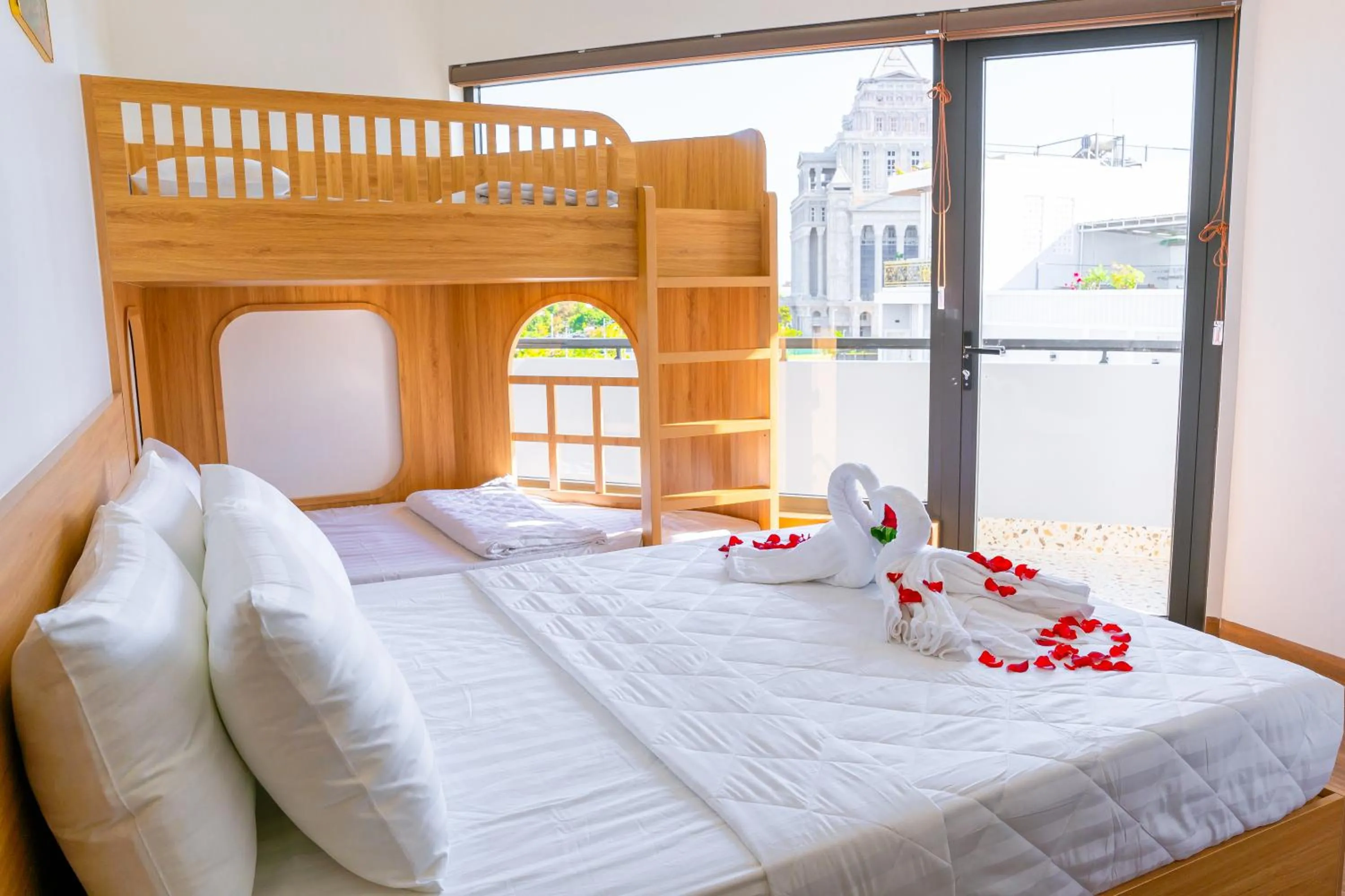 Bed in OSAKA BOUTIQUE PHAN THIET HOTEL