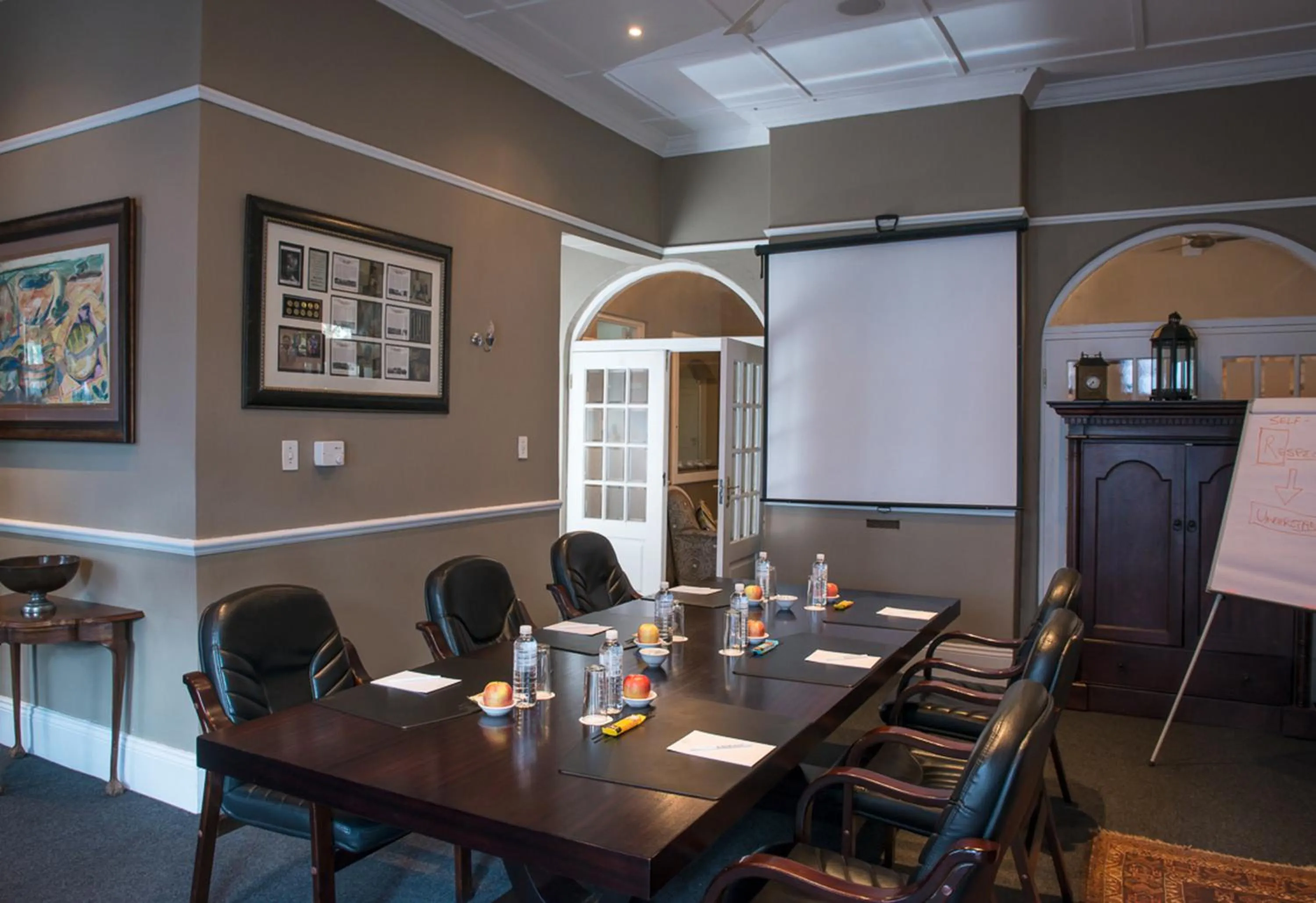 Business facilities in River Meadow Manor