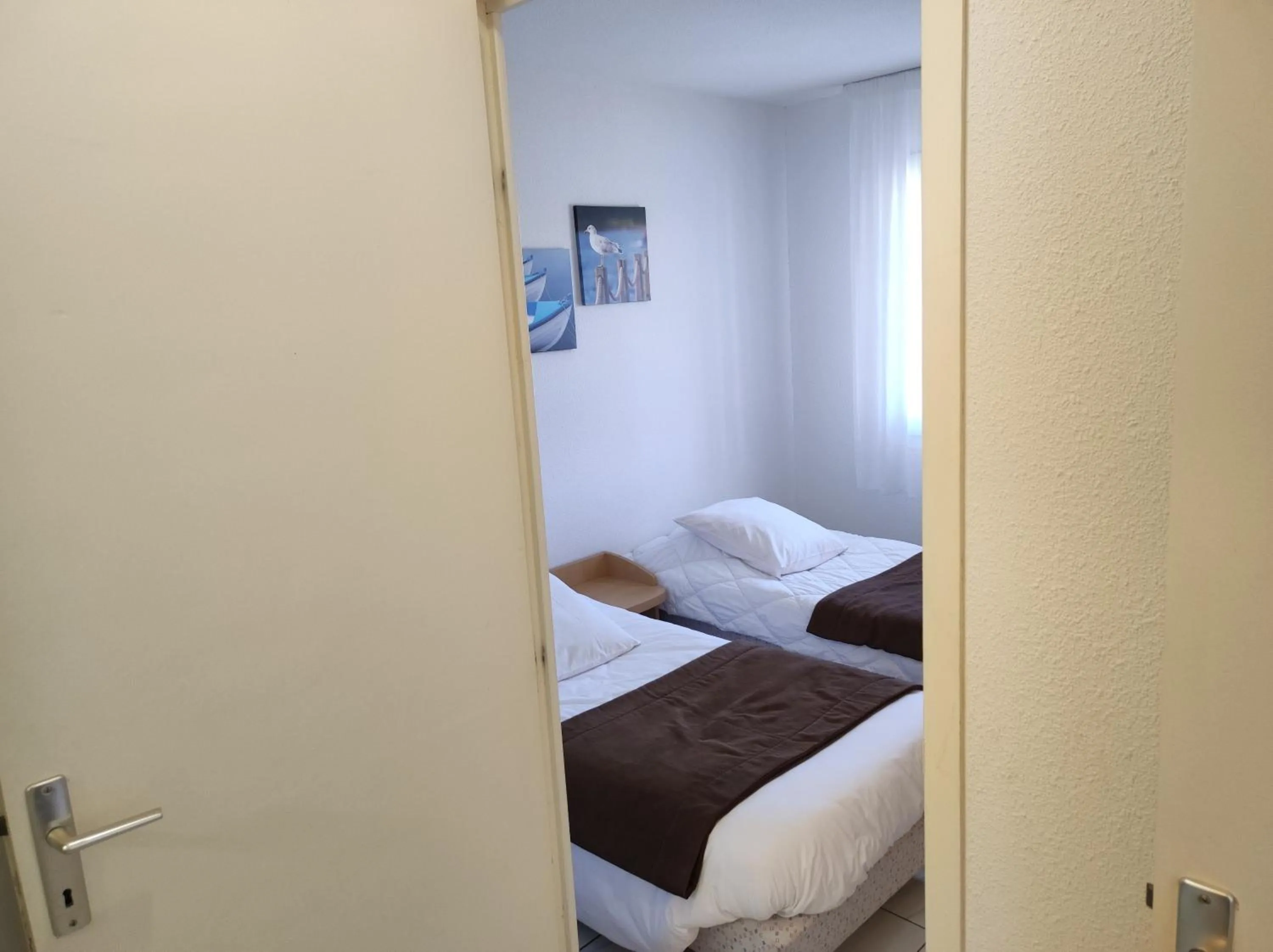 Bed in Hôtel et Appart'Hôtel Le Relais Du Val D'Orbieu