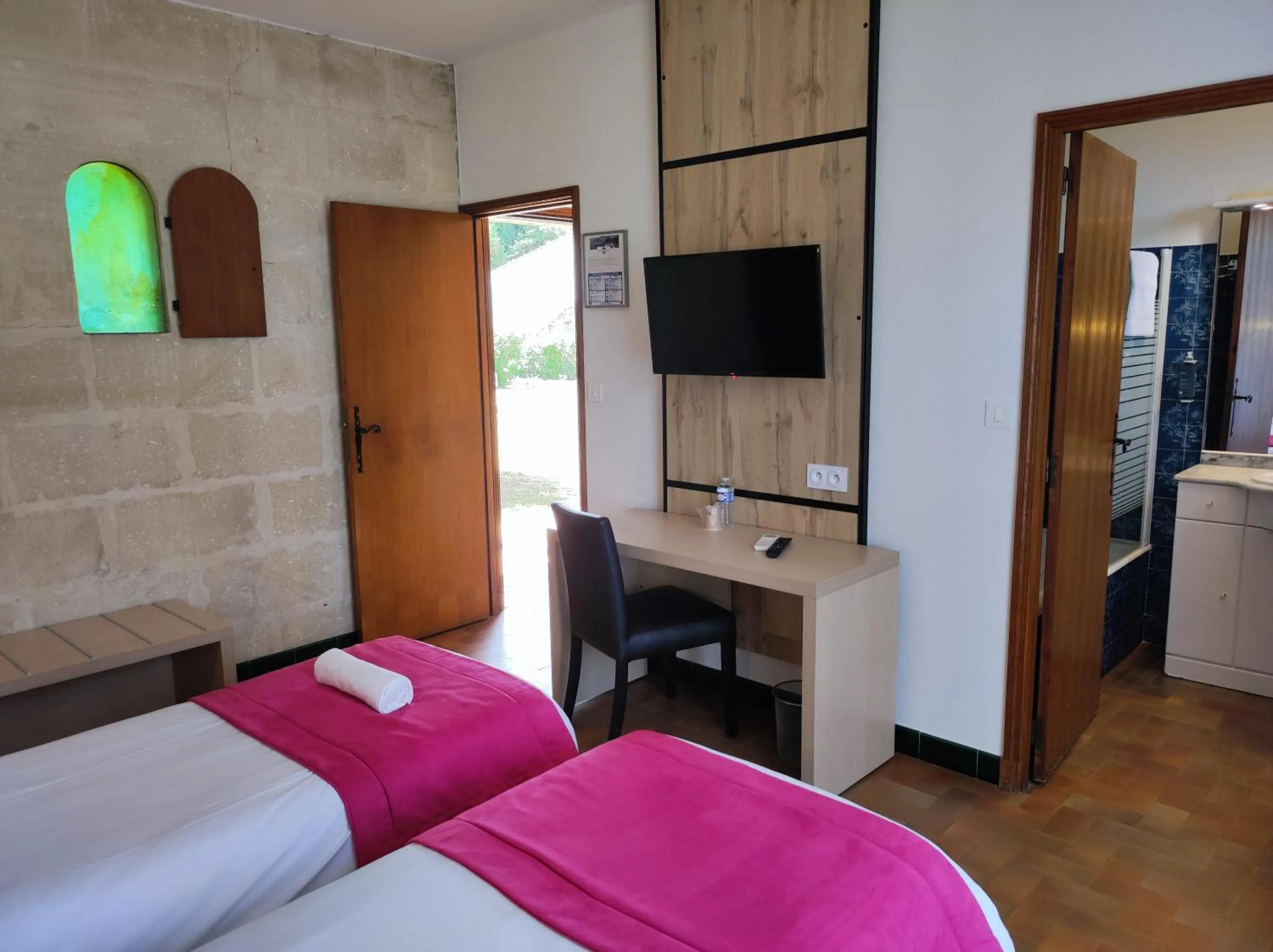 Bed in Hôtel et Appart'Hôtel Le Relais Du Val D'Orbieu