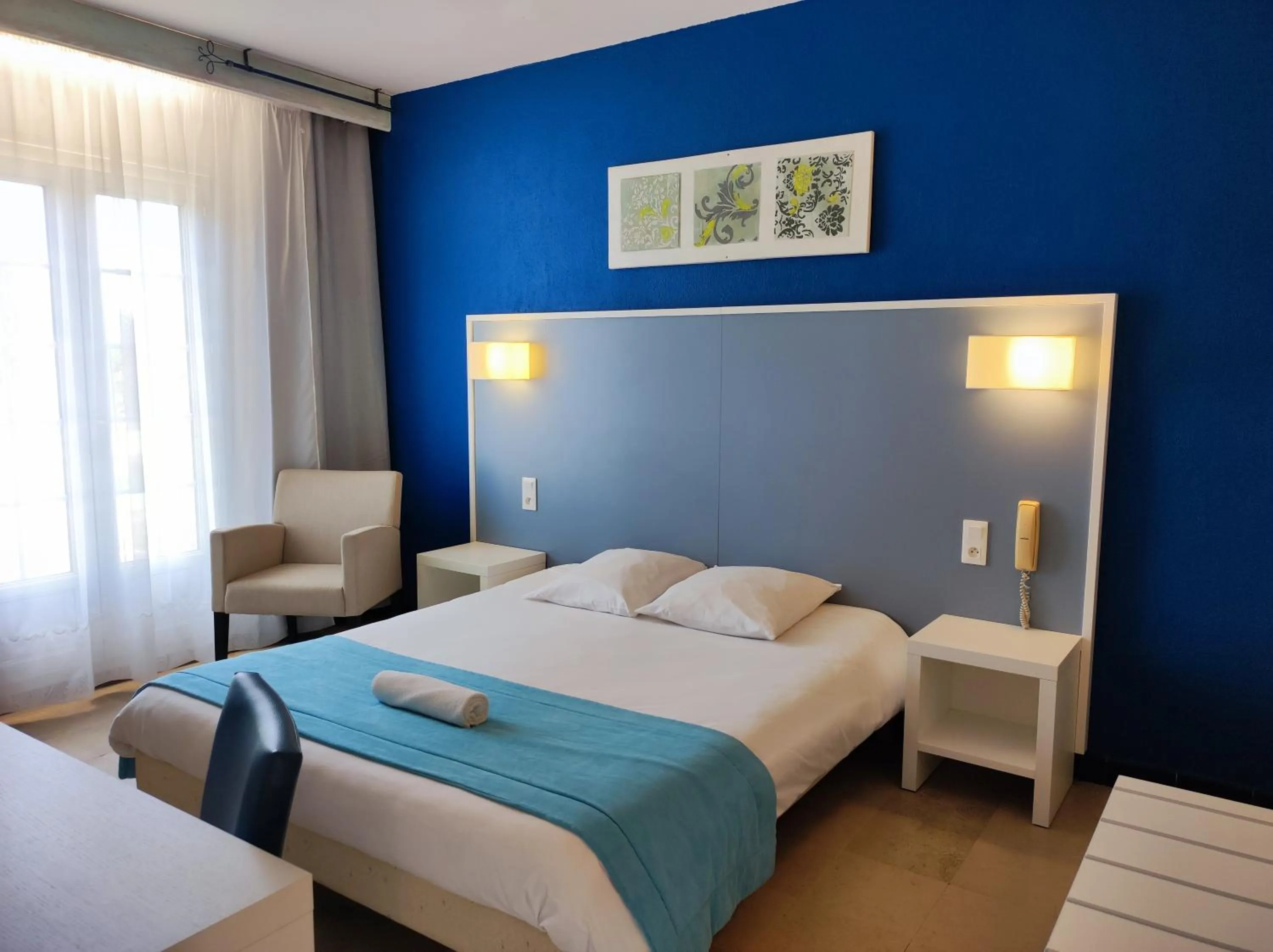 Bed in Hôtel et Appart'Hôtel Le Relais Du Val D'Orbieu