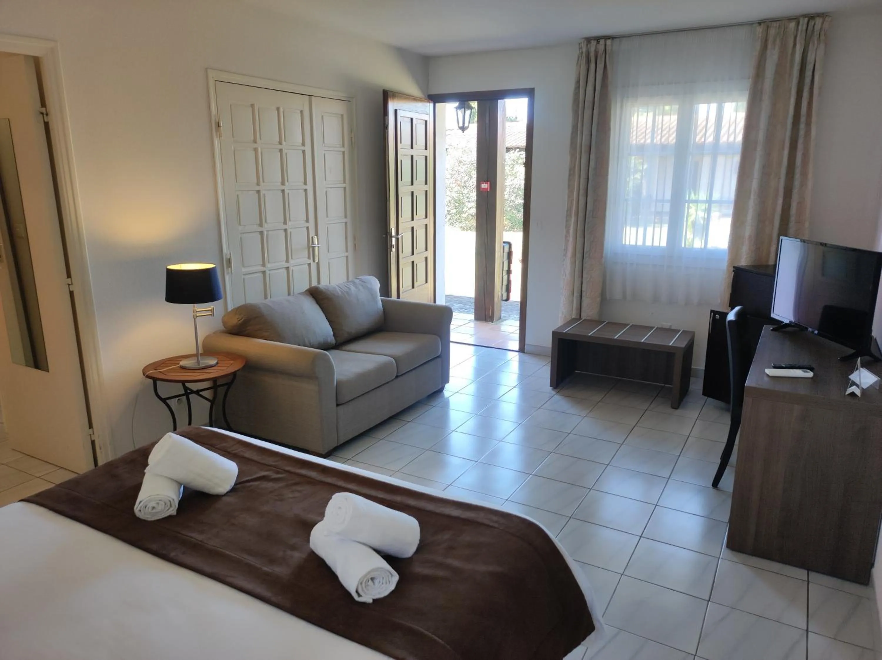 Bed in Hôtel et Appart'Hôtel Le Relais Du Val D'Orbieu