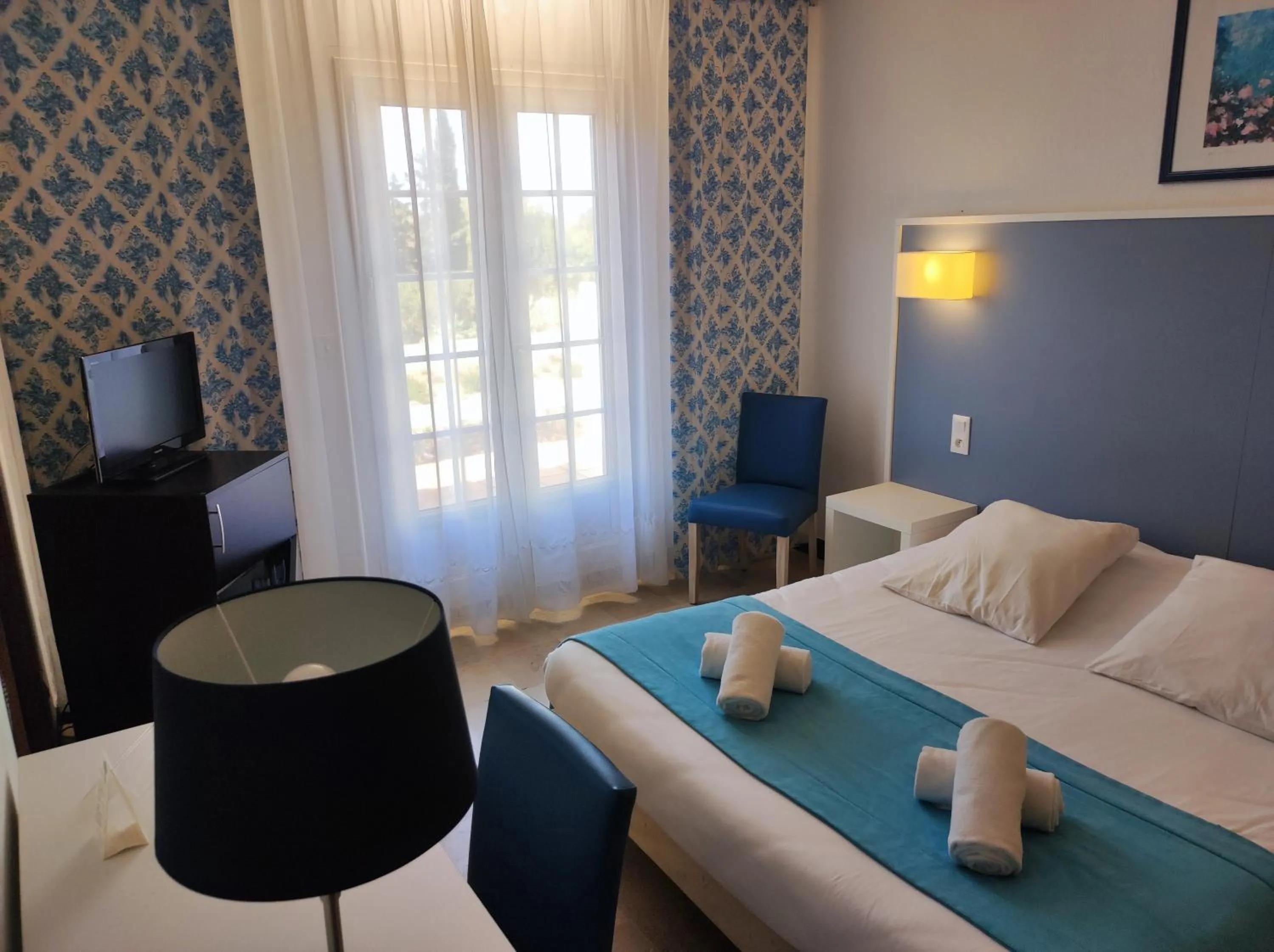 Bed in Hôtel et Appart'Hôtel Le Relais Du Val D'Orbieu