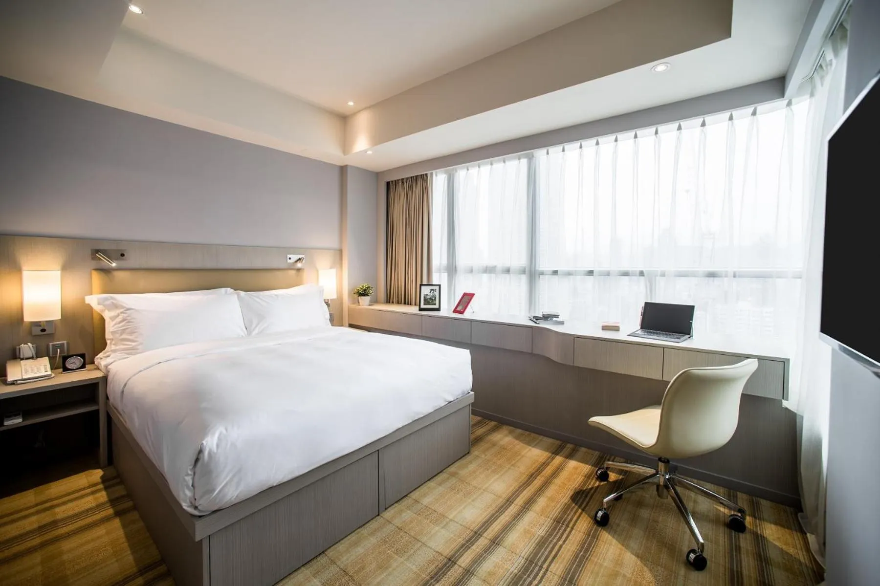 Bedroom, Bed in One Dundas