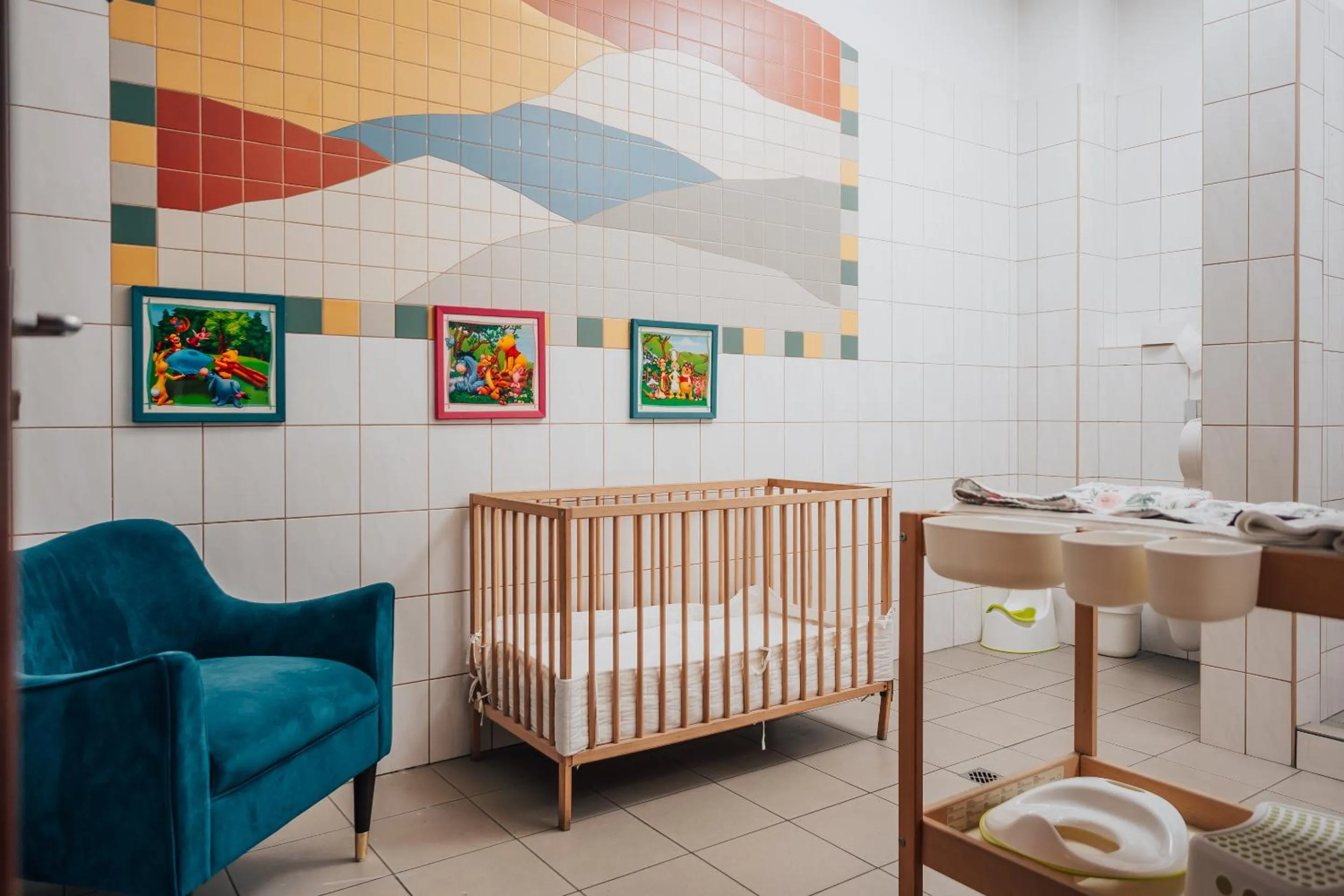 children in Hotel Sphinx