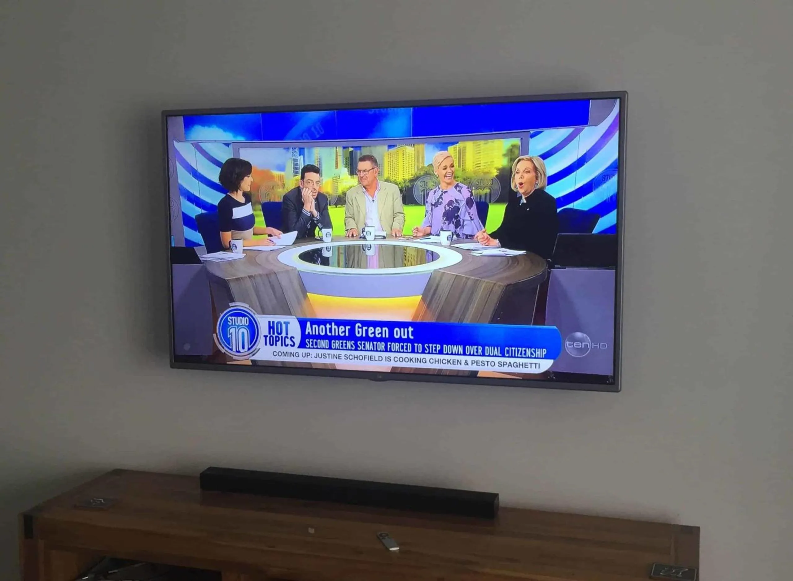 Communal lounge/ TV room in Taj City Hotel