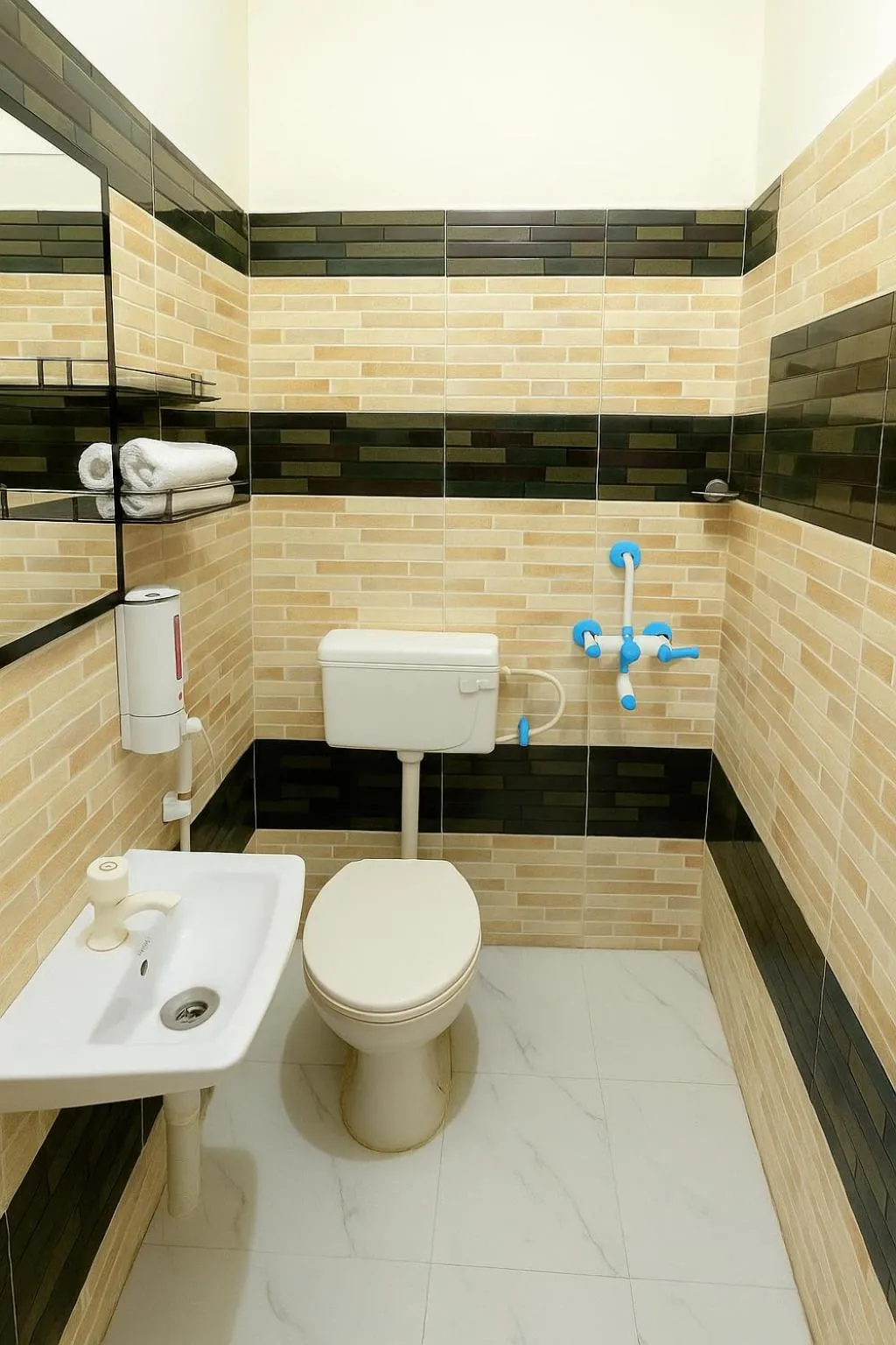 Toilet in Taj City Hotel