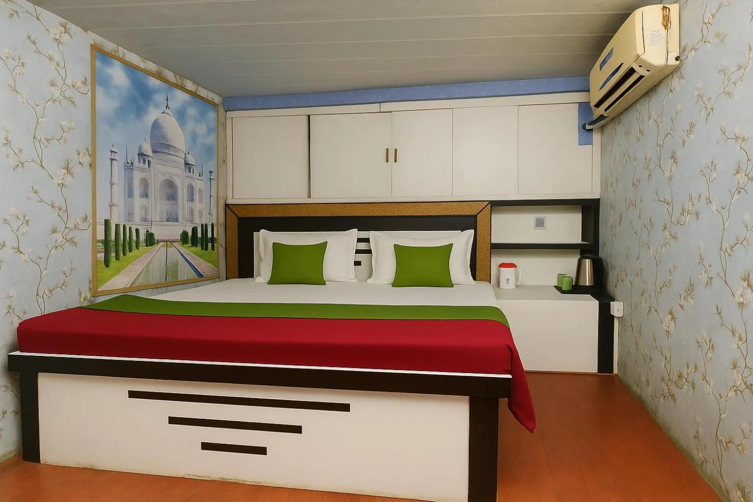 Bed in Taj City Hotel