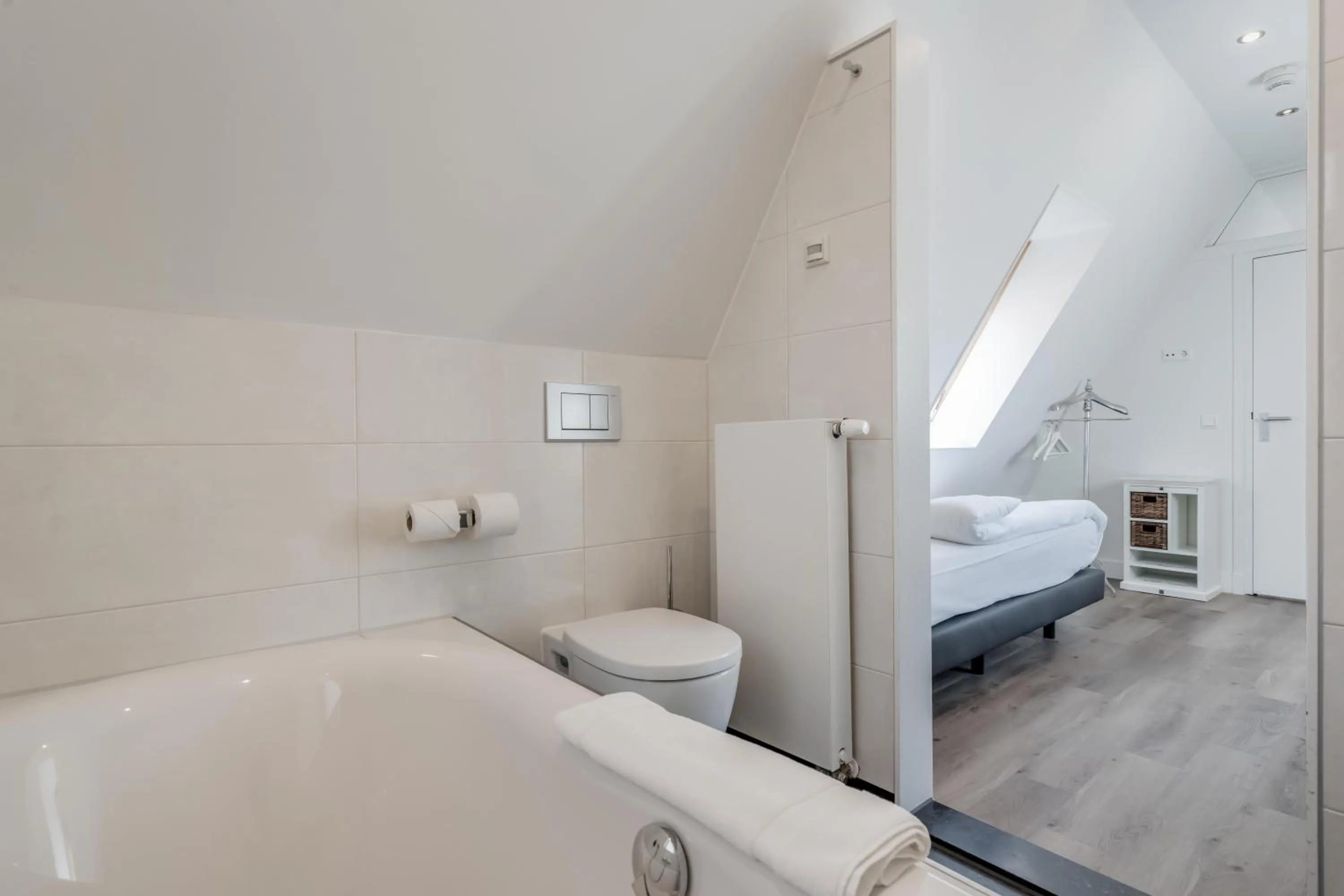Bathroom, Bed in Badhotel Bruin