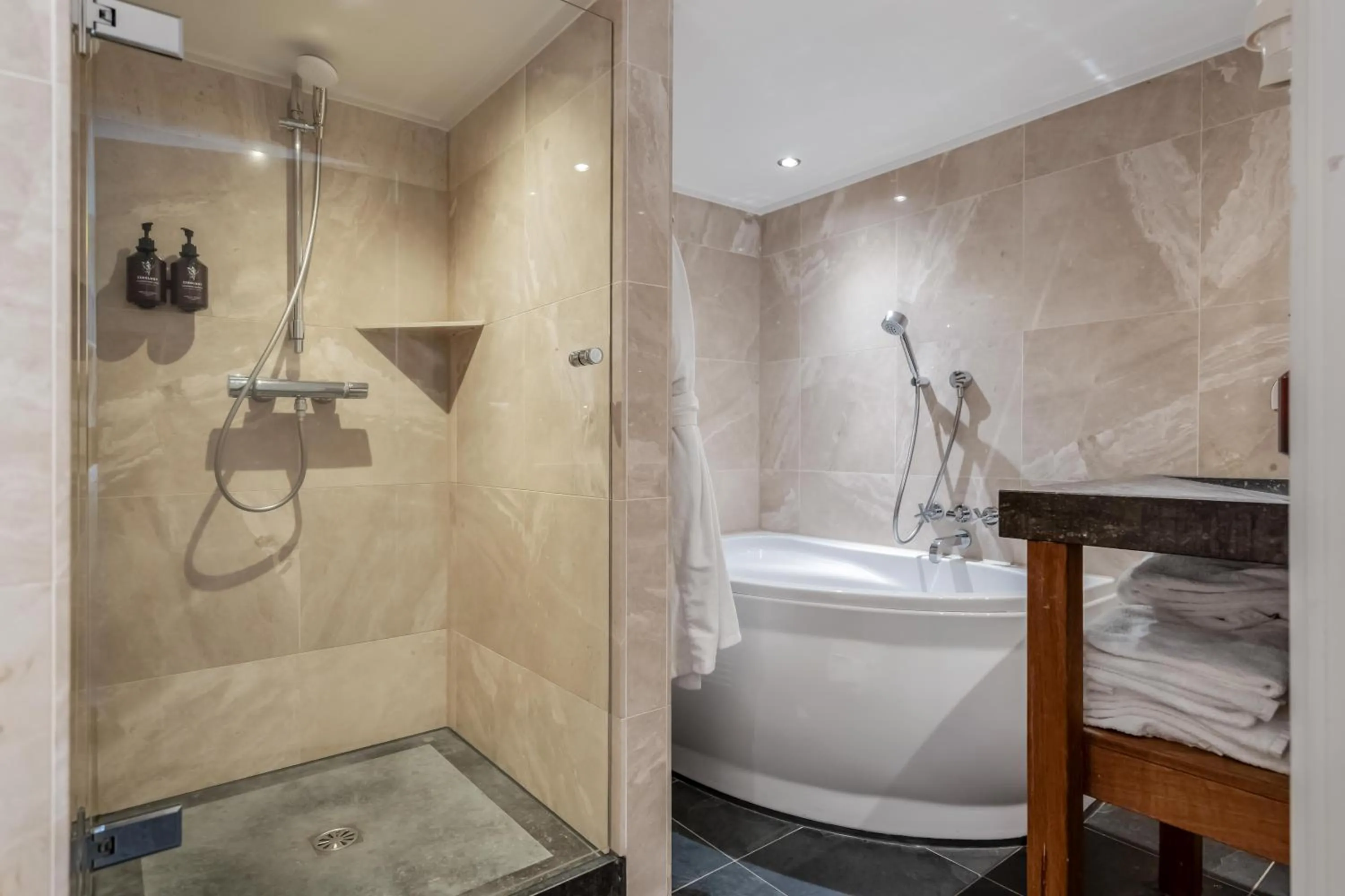 Shower in Badhotel Bruin