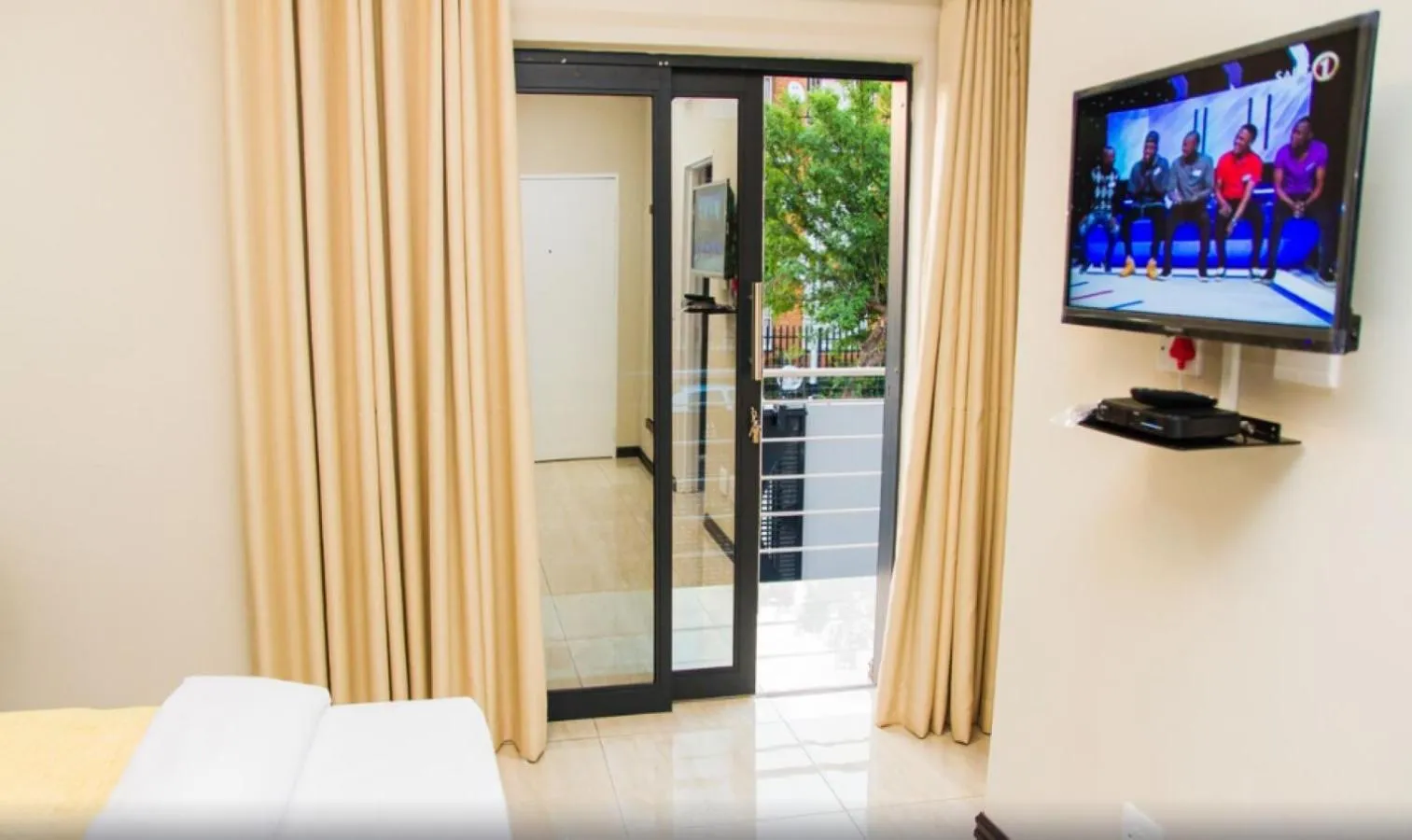 Bedroom, Bed in Heavenly Boutique Hotel