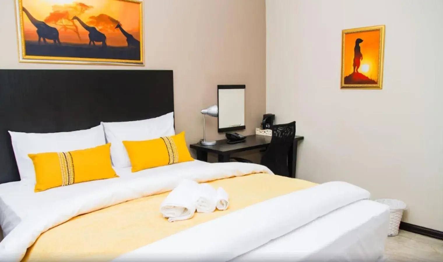 Large Double Room in Heavenly Boutique Hotel Large Double Room in Heavenly Boutique Hotel